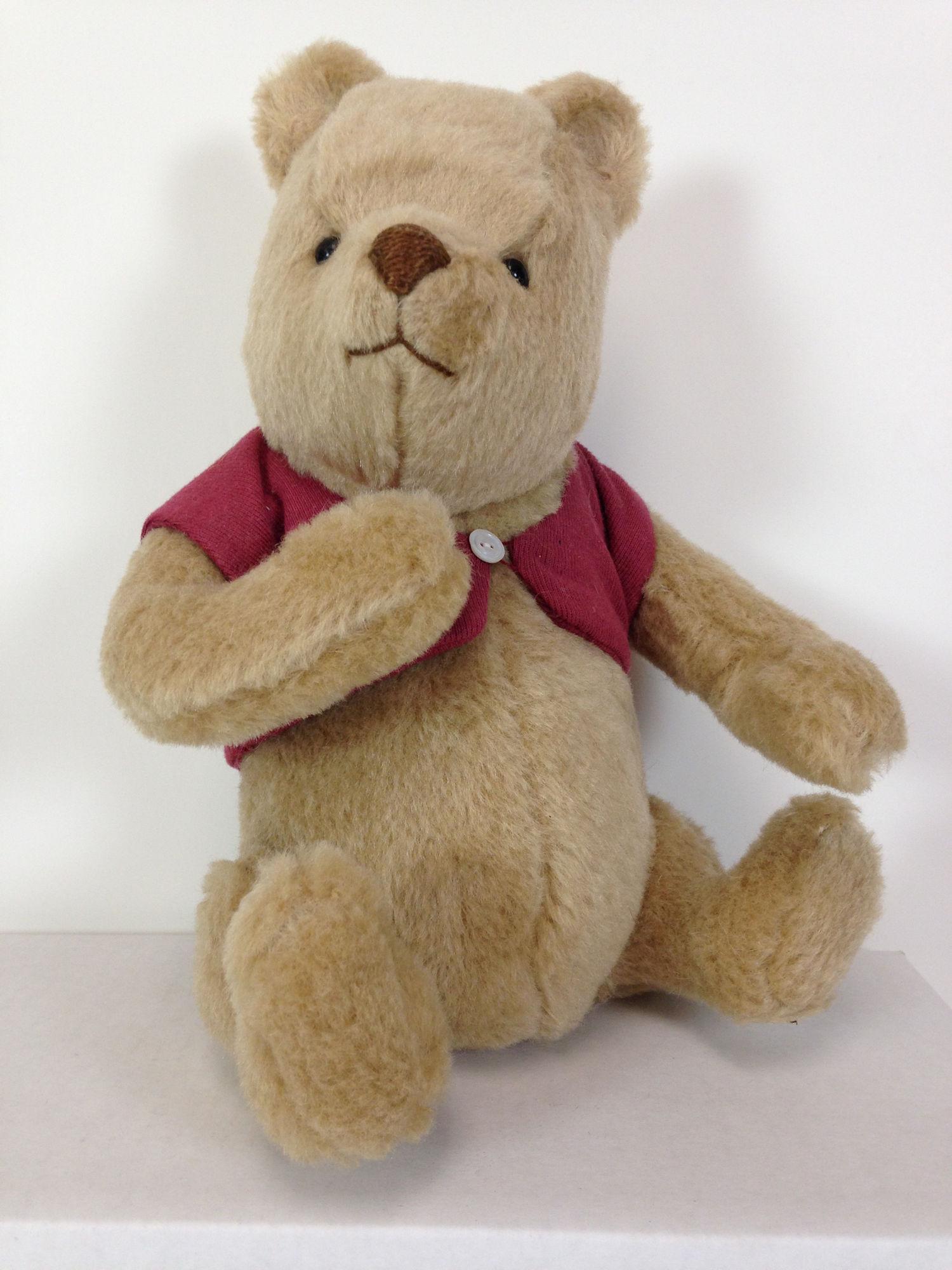 13" R. JOHN WRIGHT "CLASSIC WINNIE-THE-POOH". FULLY: 13" R. JOHN WRIGHT "CLASSIC WINNIE-THE-POOH". FULLY JOINTED MOHAIR PLUSH, LIMITED EDITION #707/2500. RETAINS EDITION TAG, NO BOX.