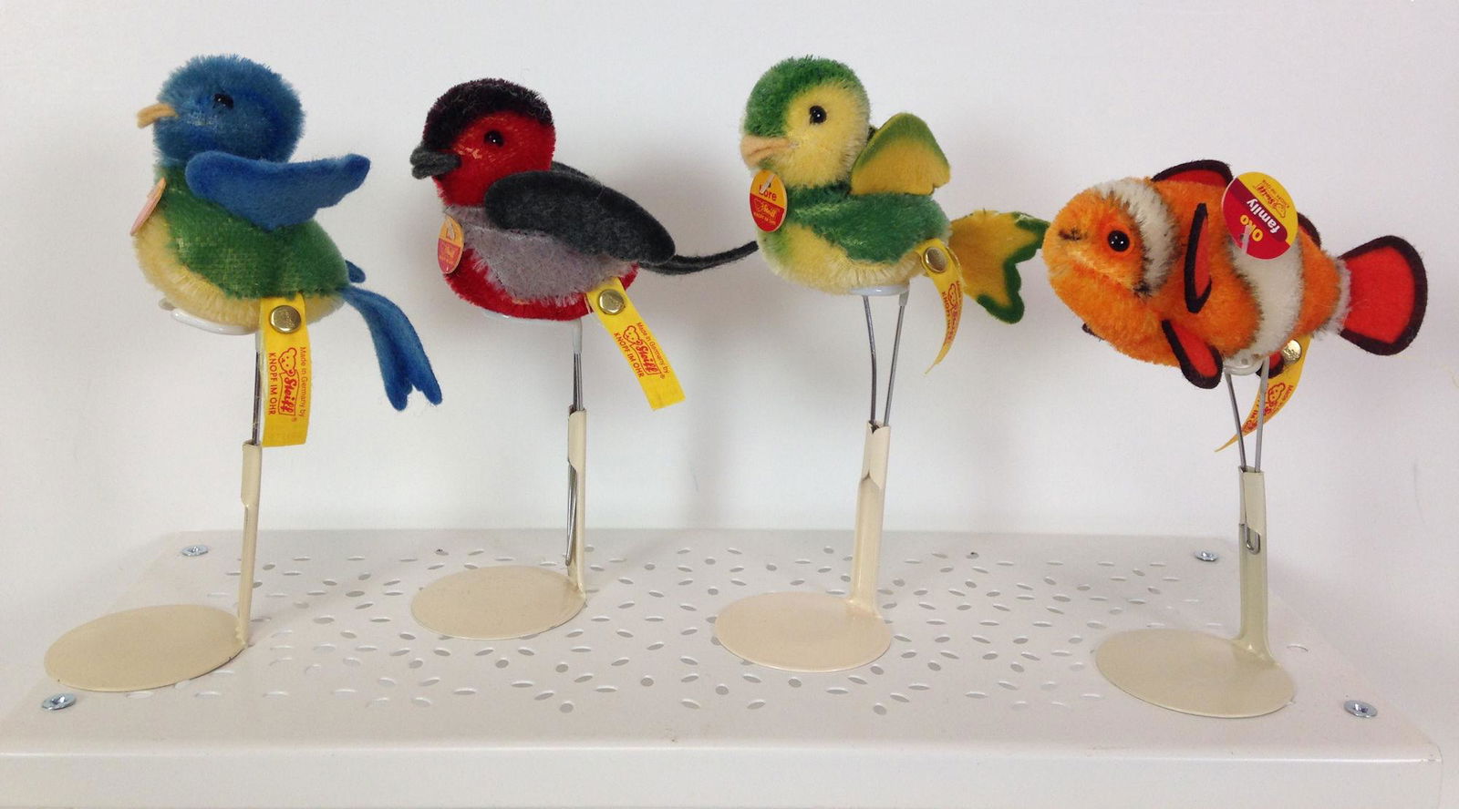 SET (3) STEIFF BIRDS LORE/LARI/LORA. MOHAIR WITH (1 of 3)