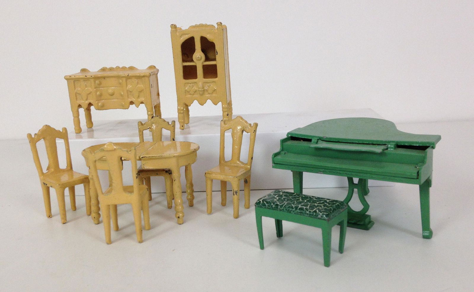 (2) VINTAGE BOXED DOLLHOUSE ITEMS. INCLUDES 1/2 SCALE (1 of 10)