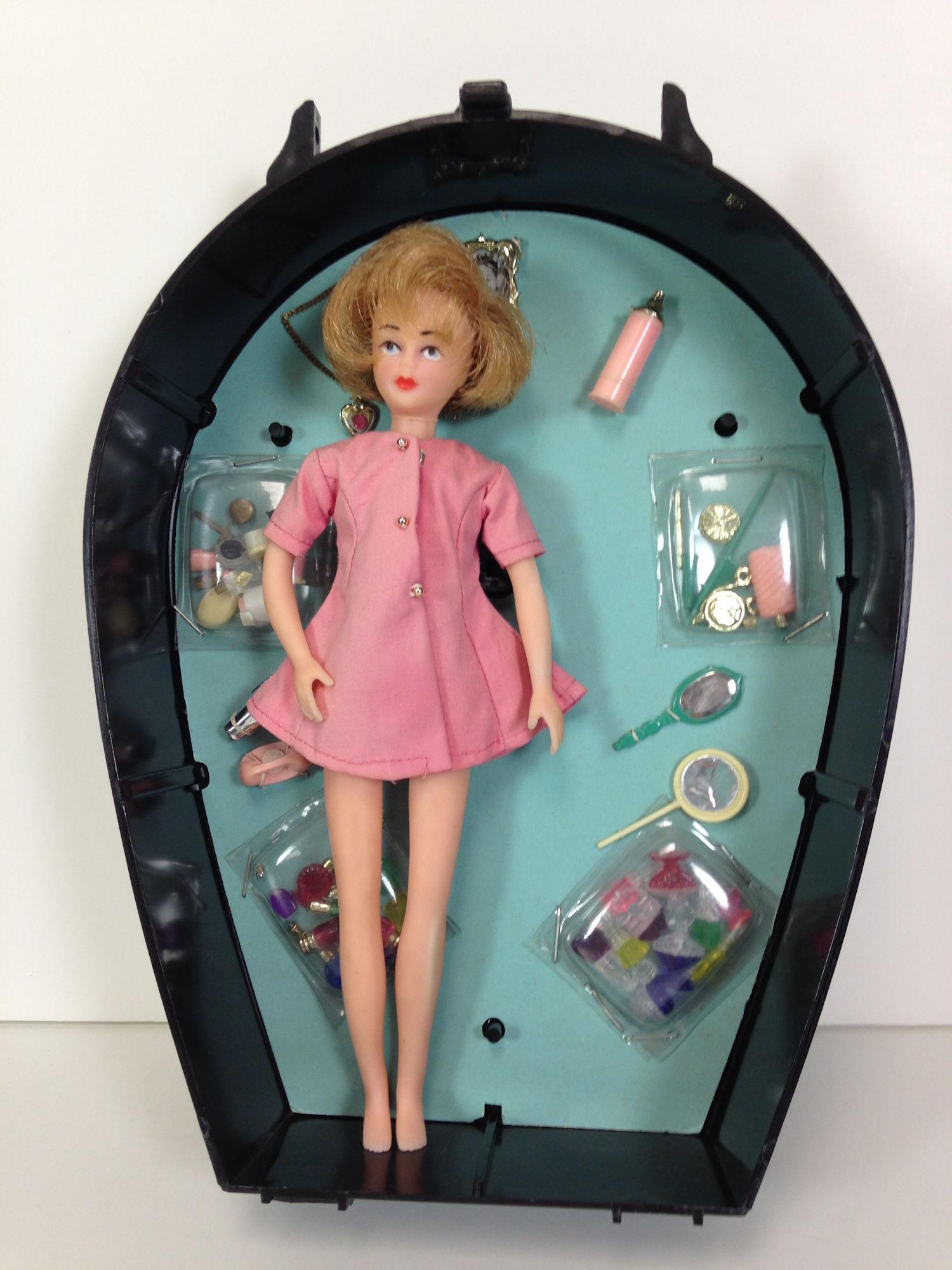 MARX MYRA DOLL VANITY SET. VINYL DOLL WITH BENDABLE (1 of 3)