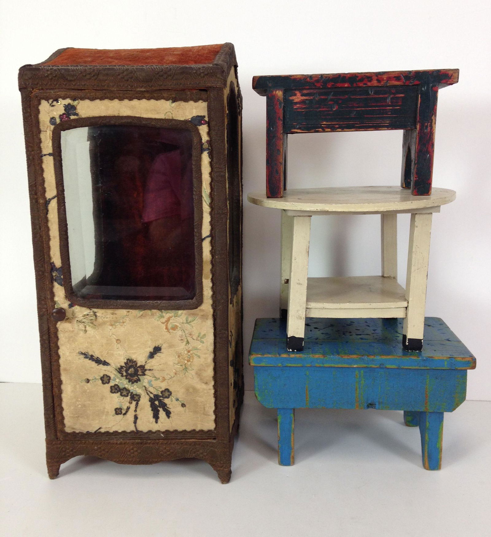 LOT (4) PIECES DOLL FURNITURE. INCLUDES TWO PRIMITIVE (1 of 3)