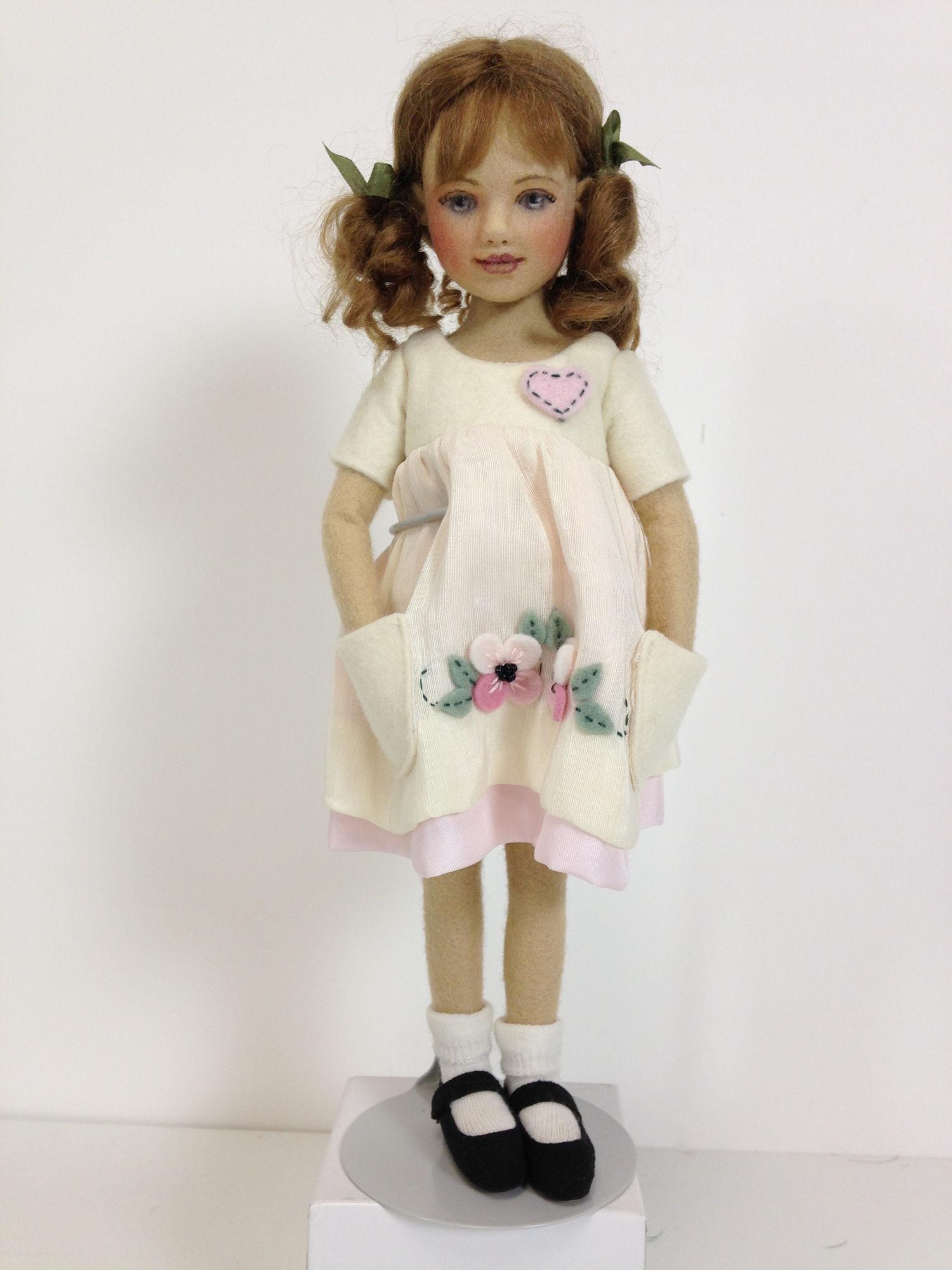 10Â½" MAGGIE IACONO HEARTS AND FLOWERS 2011 UFDC (1 of 3)