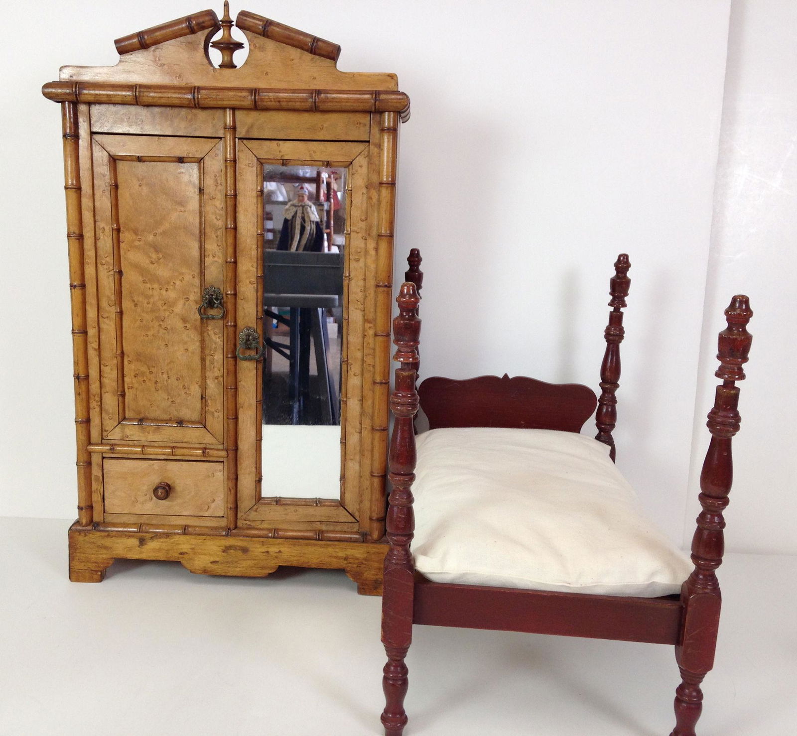 (2) PIECES DOLL FURNITURE. INCLUDES FOUR POSTER BED (1 of 3)