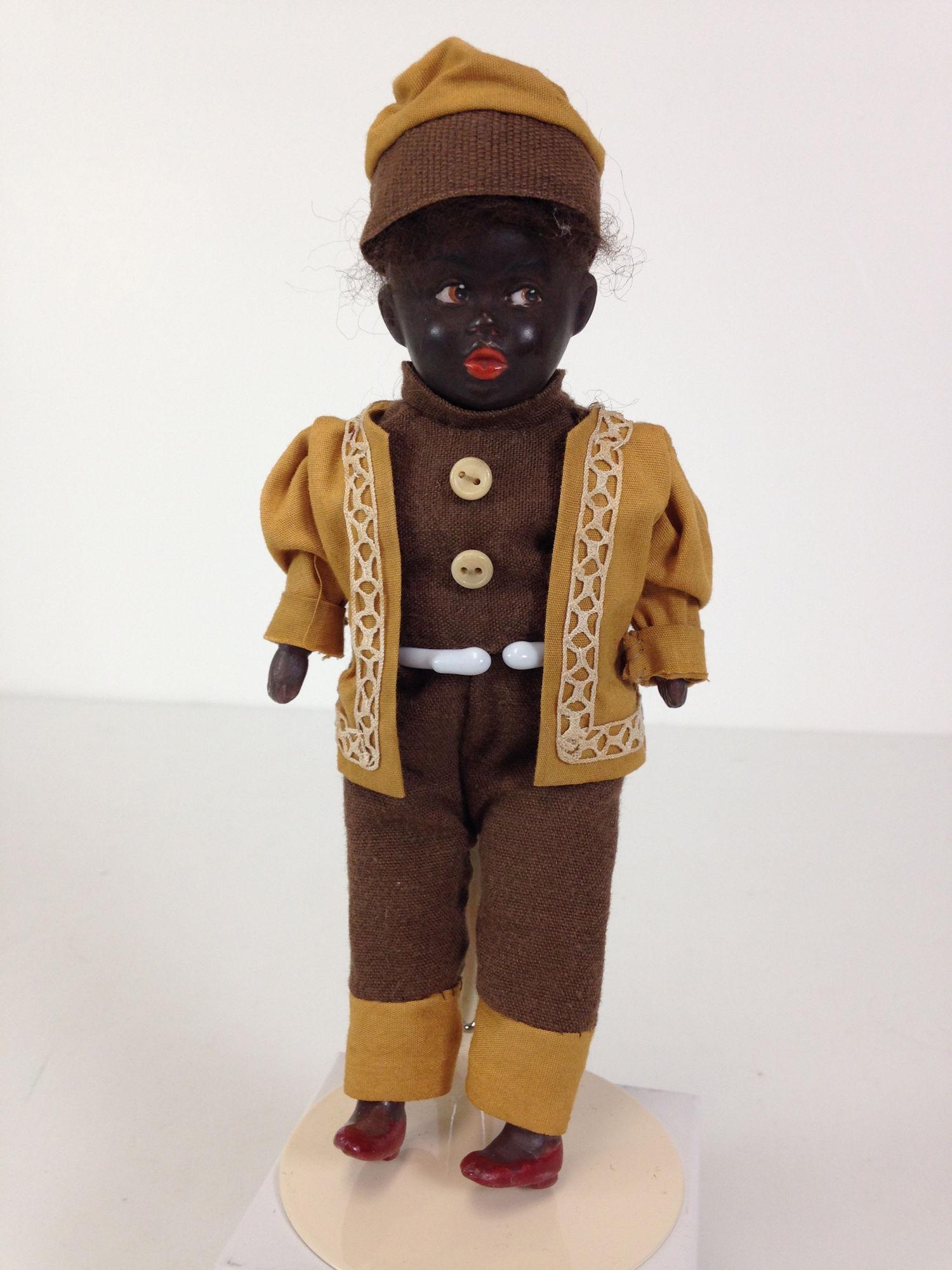 7Â½" GBR. HEUBACH 9332 BISQUE SHOULDER HEAD BLACK (1 of 1)