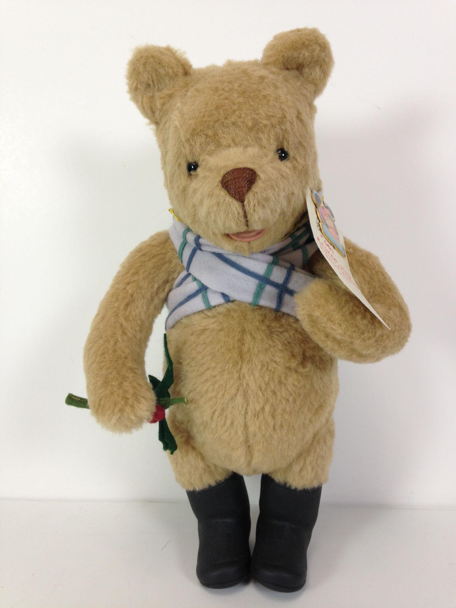 R. JOHN WRIGHT "HOLIDAY WINNIE-THE-POOH". 13 1/2" (1 of 3)