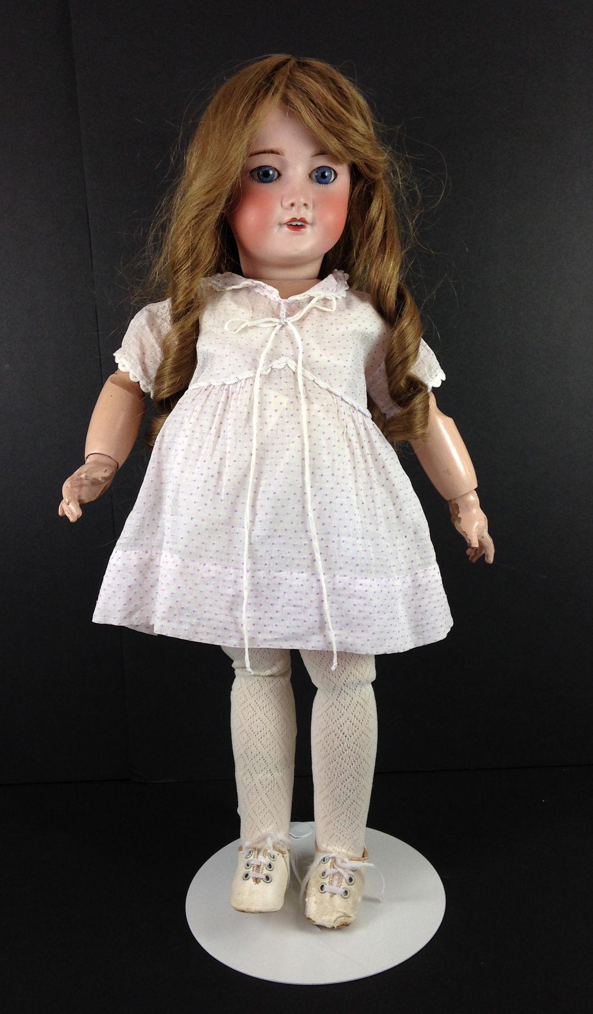 22Â½" UNIS 301 BISQUE SOCKET HEAD CHILD ALSO RED: 22½" UNIS 301 BISQUE SOCKET HEAD CHILD ALSO RED STAMPED "TÃŠTE JUMEAU". CHEVEUX WIG, GLASS SLEEP EYES WITH LASHES AND OPEN MOUTH WITH TEETH. ON FULLY JOINTED COMPOSITION BODY WEARING WHITE DR