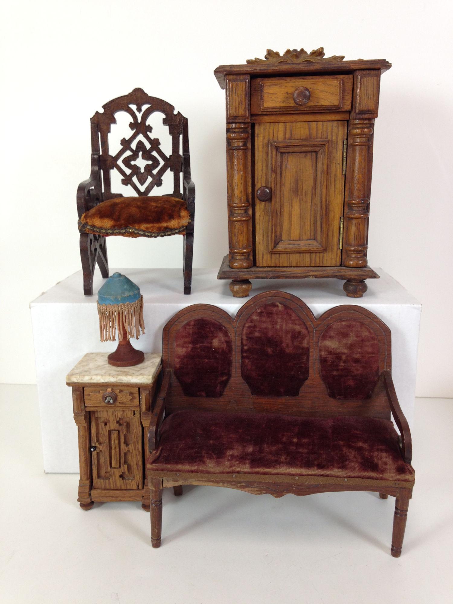 LOT VINTAGE DOLLY SIZE FURNITURE. INCLUDES ORNATELY: LOT VINTAGE DOLLY SIZE FURNITURE. INCLUDES ORNATELY CARVED CABINET AND STAND, SETTEE WITH VELVET UPHOLSTERY, FRETWORK SIDE CHAIR AND WOOD LAMP. CABINET MEASURES 8" TALL.