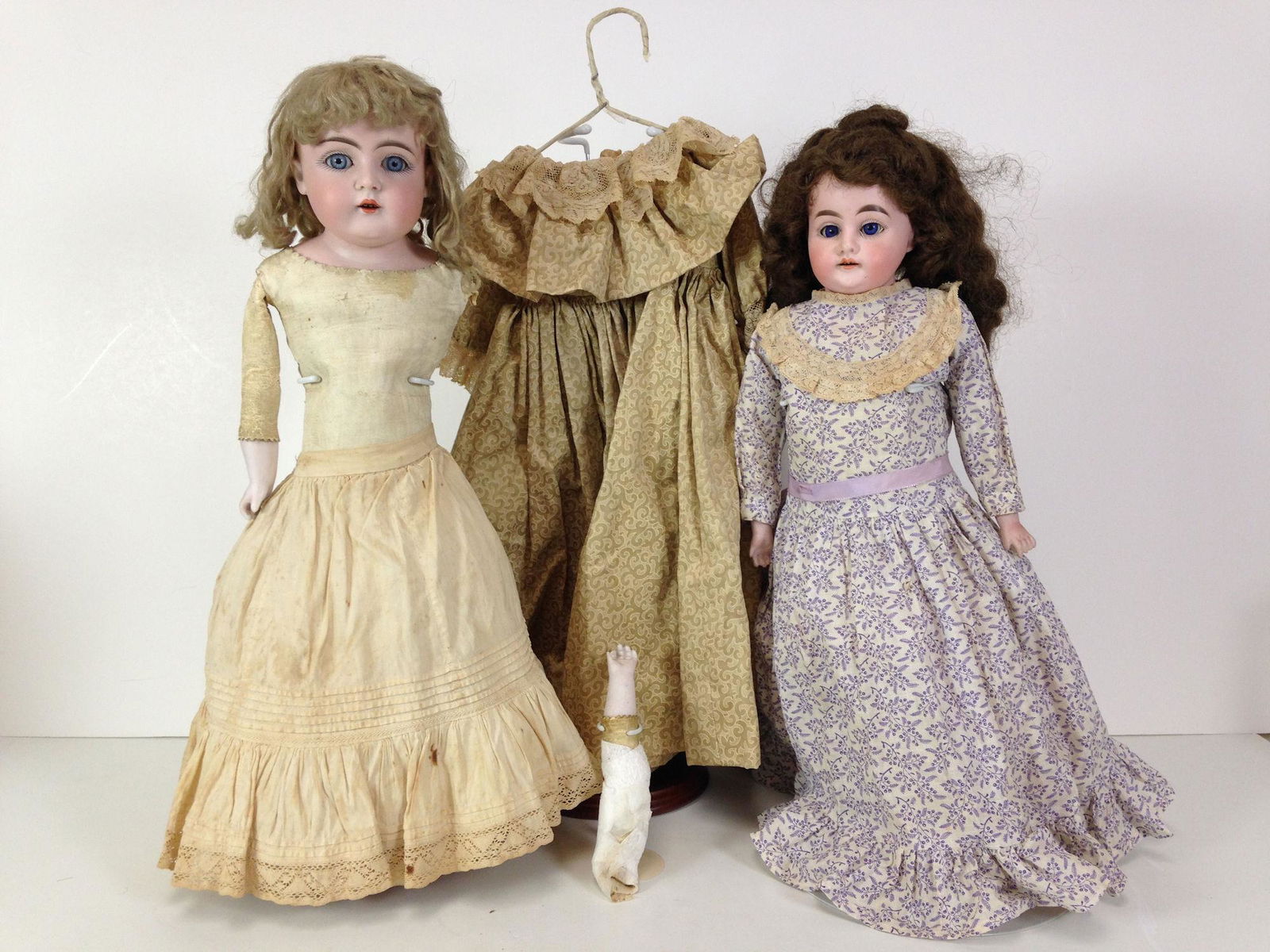 (2) 20" KESTNER SHOULDER HEAD DOLLS ON GUSSETED KID (1 of 7)