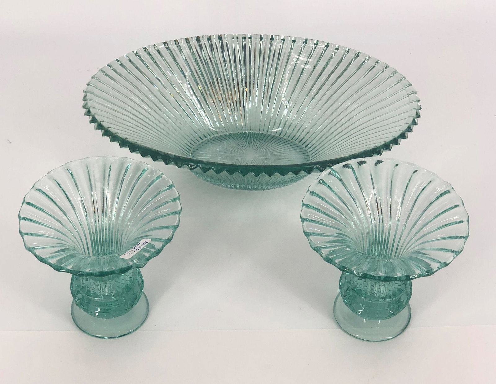 HEISEY RIDGELEIGH ZIRCON 3 PIECE SET: 11" OVAL FLORAL: HEISEY RIDGELEIGH ZIRCON 3 PIECE SET: 11" OVAL FLORAL BOWL AND PAIR 4½" CANDLE VASES, ALL (H). SEVERAL CHIPS.