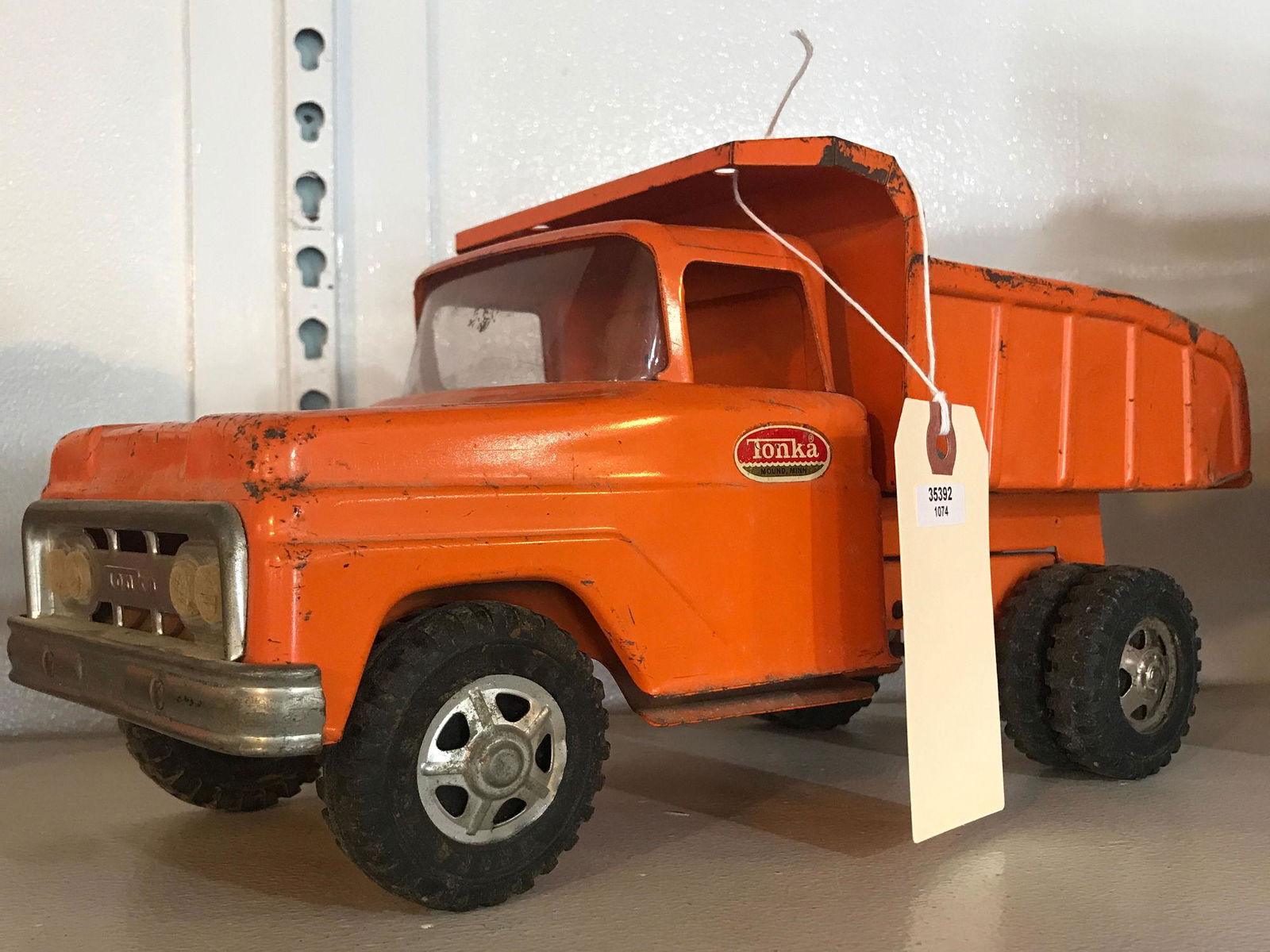 TONKA DUMP TRUCK 13 INCHES LONG (1 of 1)