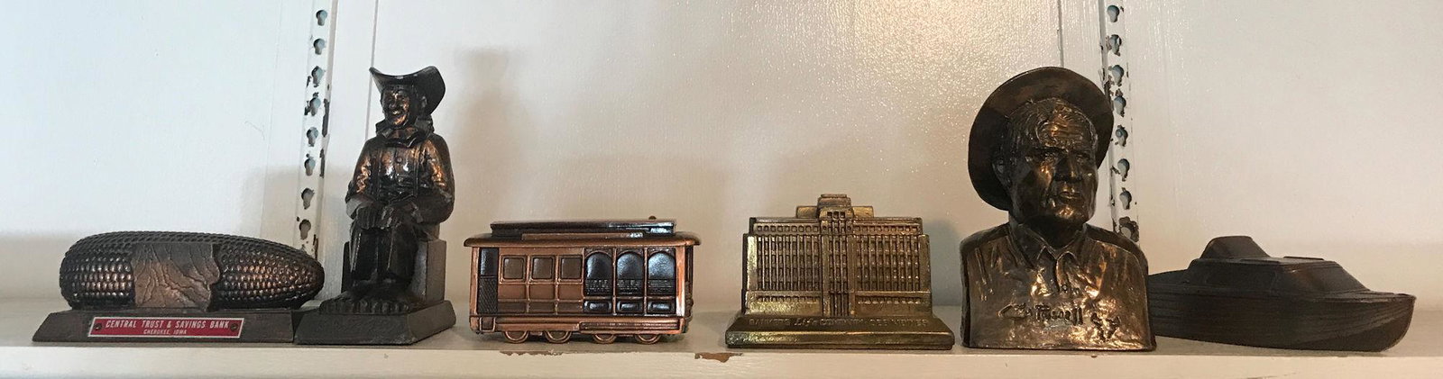 BOX LOT 6 METAL BANKS INCLUDING TROLLEY CAR, SPEED: BOX LOT 6 METAL BANKS INCLUDING TROLLEY CAR, SPEED BOAT, AND CORN ON THE COB