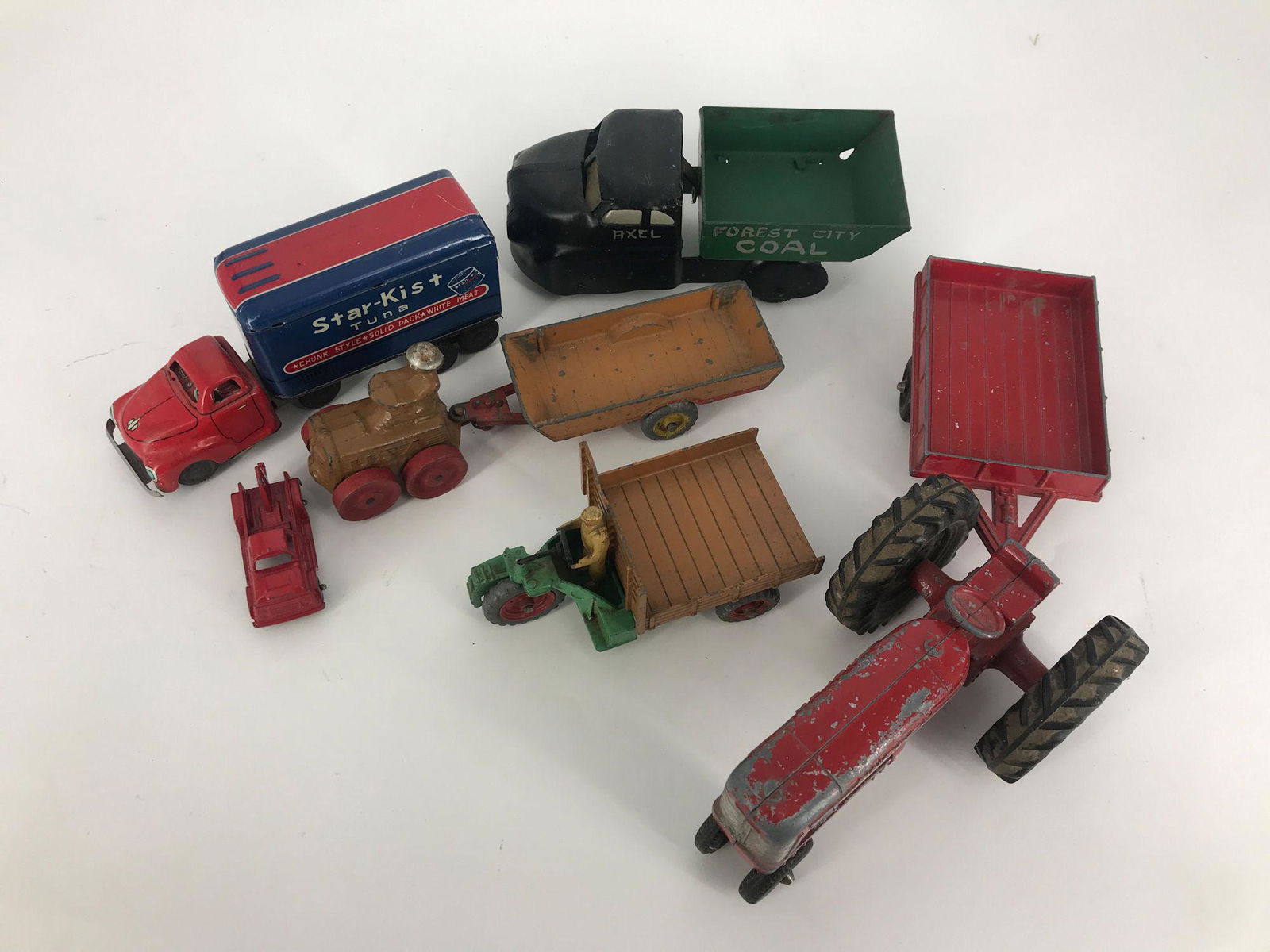 BOX LOT TIN TOY VEHICLES INCLUDING A 5Â½" STARKIST (1 of 2)