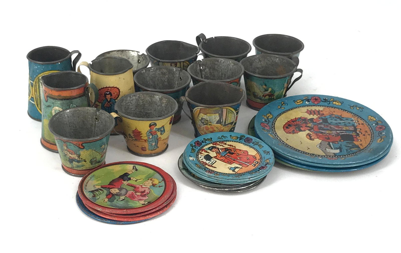 BOX LOT TIN DOLL DISHES: BOX LOT TIN DOLL DISHES