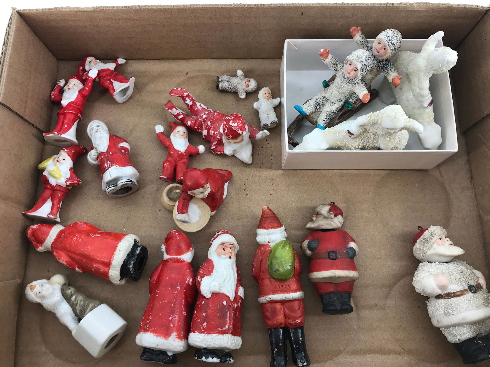 BOX LOT CHRISTMAS INCLUDING VINTAGE SNOWBABIES: BOX LOT CHRISTMAS INCLUDING VINTAGE SNOWBABIES FIGURINES 1"-3½" AND VINTAGE SANTA FIGURINES. A BOBBLE INCLUDED.