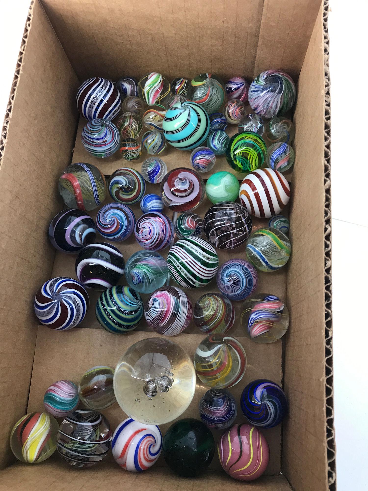 BOX LOT SWIRLED MARBLES, LARGEST MEASURING 1Â¾".: BOX LOT SWIRLED MARBLES, LARGEST MEASURING 1¾".