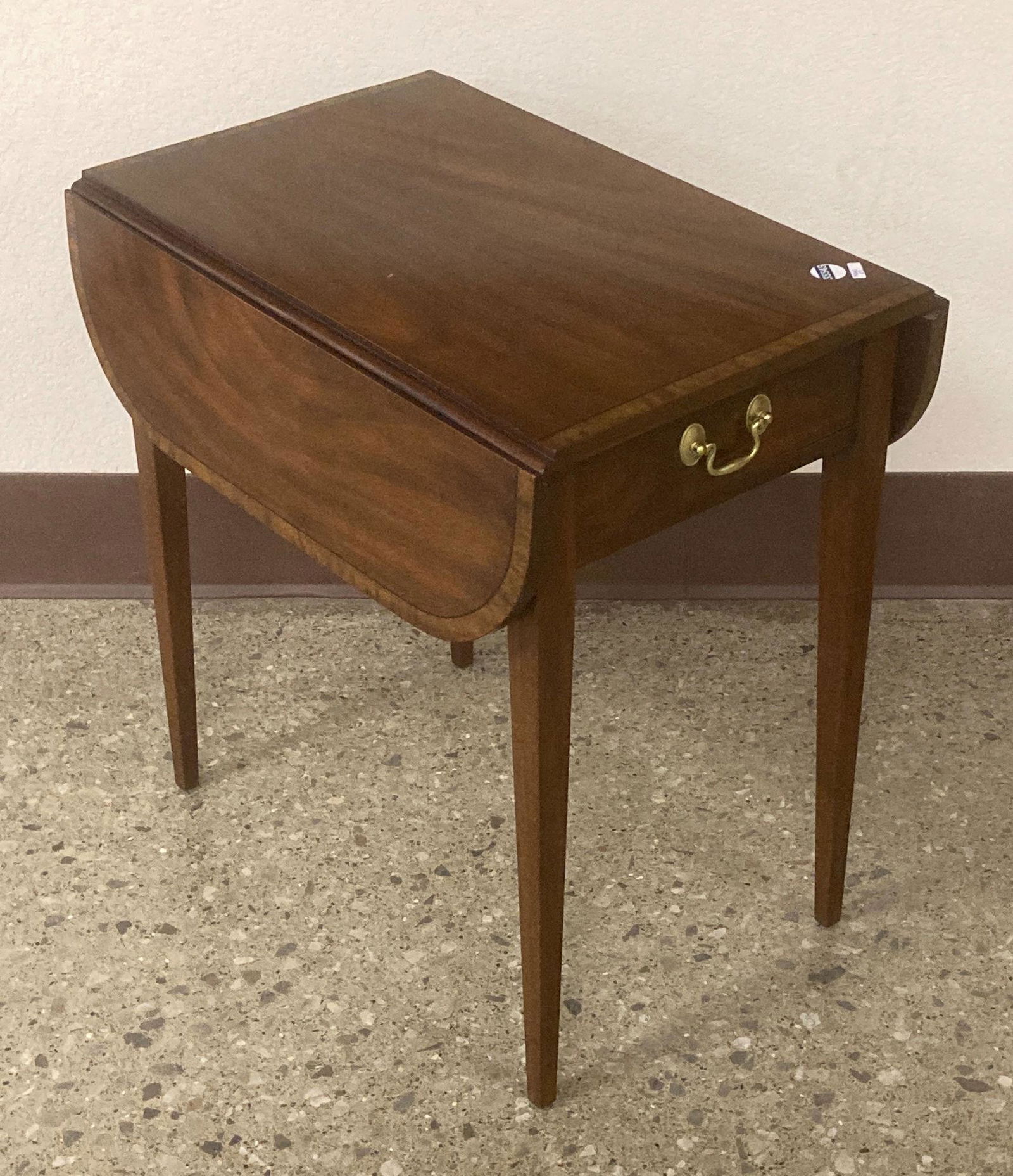 BANDED MAHOGANY HENKLE- HARRIS SIDE TABLE W DROP LEAVES (1 of 1)