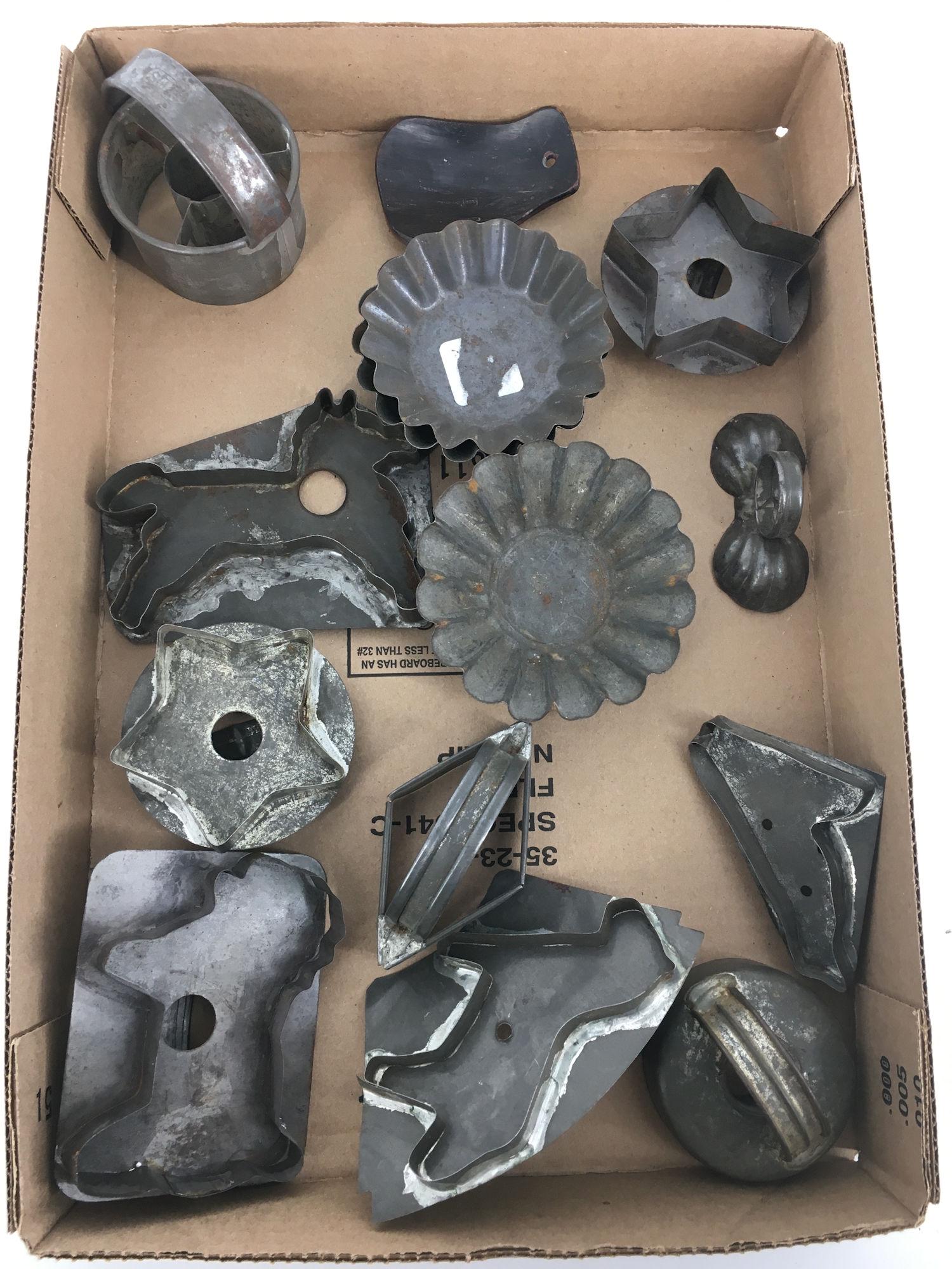BOX LOT INCLUDING VINTAGE TIN COOKIE CUTTERS. (1 of 1)