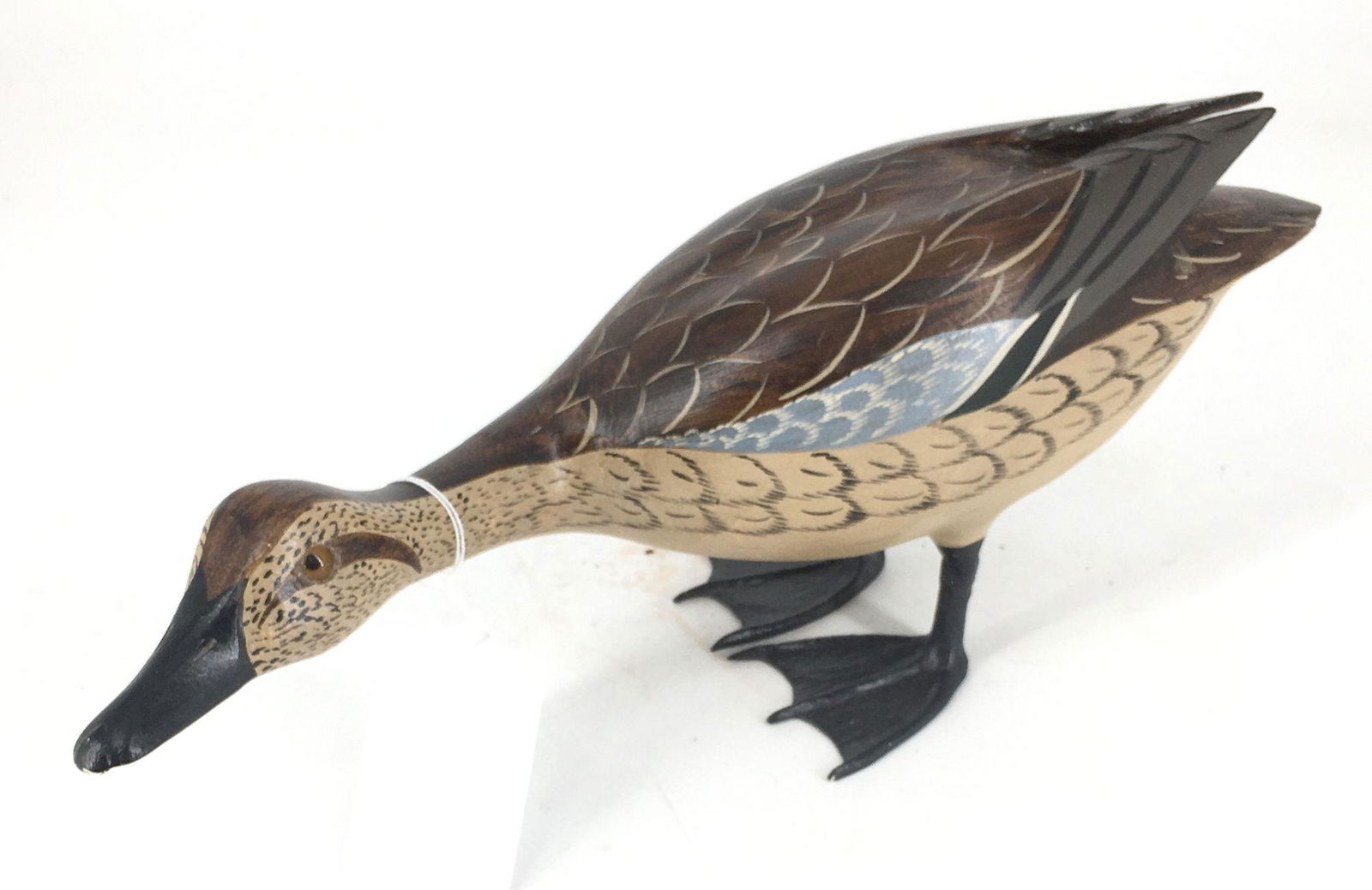 WOOD CARVED AND HAND PAINTED DUCK (14" LONG) BY VERGLE: WOOD CARVED AND HAND PAINTED DUCK (14" LONG) BY VERGLE HODGE AND CHARLES MOORE.
