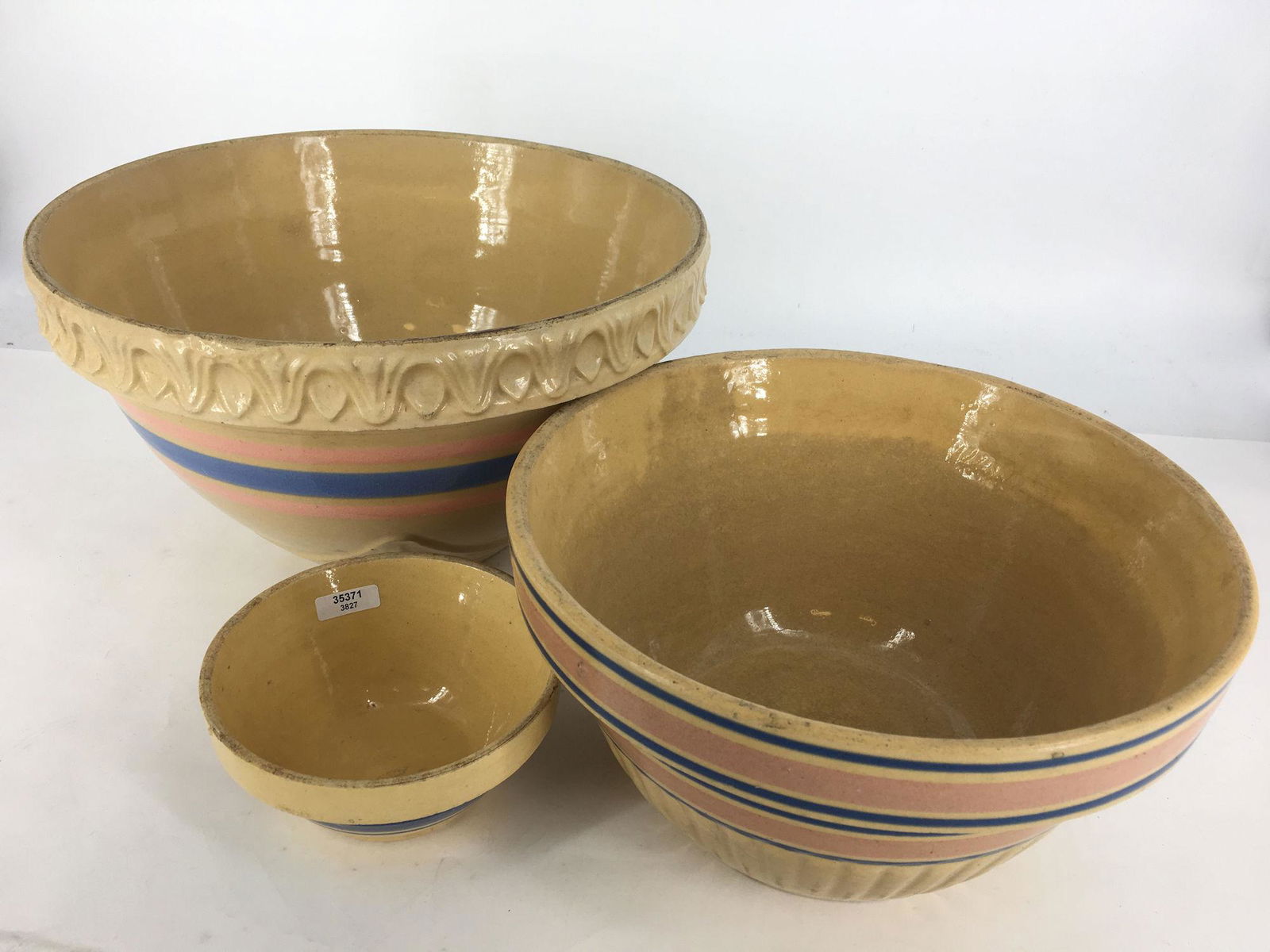 SET OF THREE YELLOW WARE BANDED MIXING BOWLS 5"-11Â¼". (1 of 1)