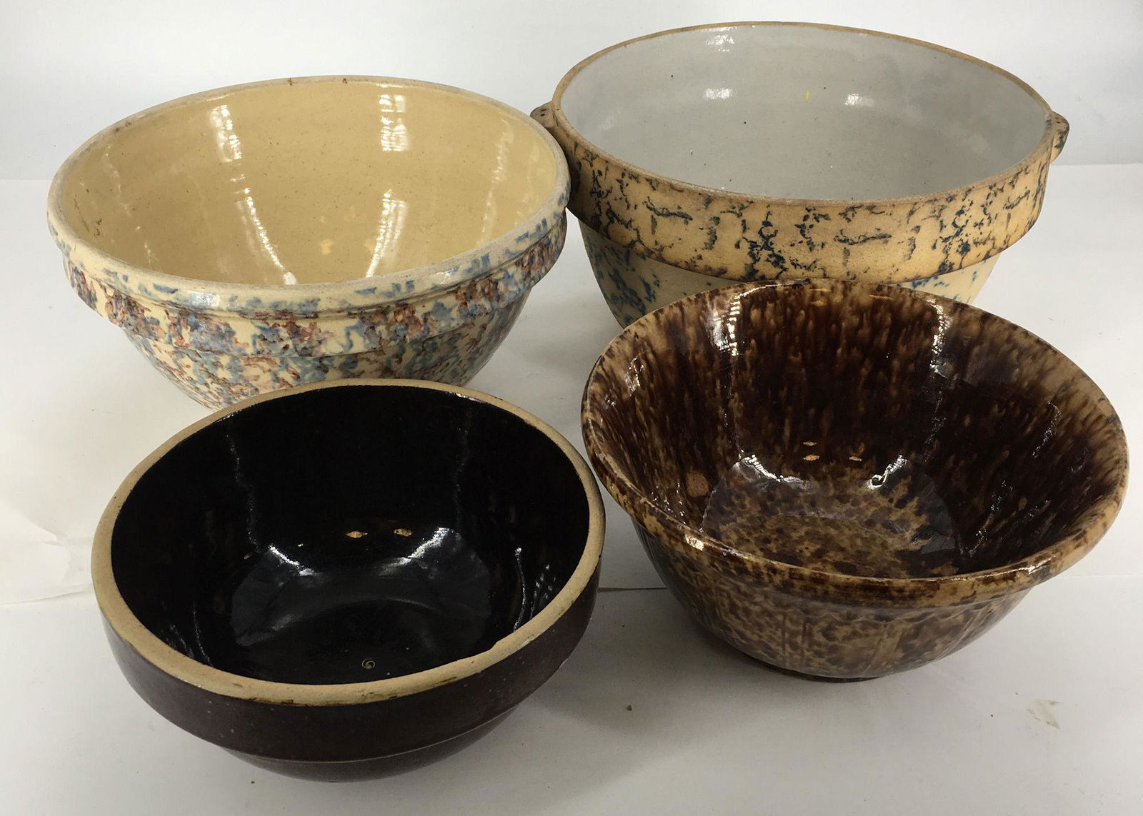 BOX LOT STONEWARE MIXING BOWLS FROM 7"-10". (1 of 2)