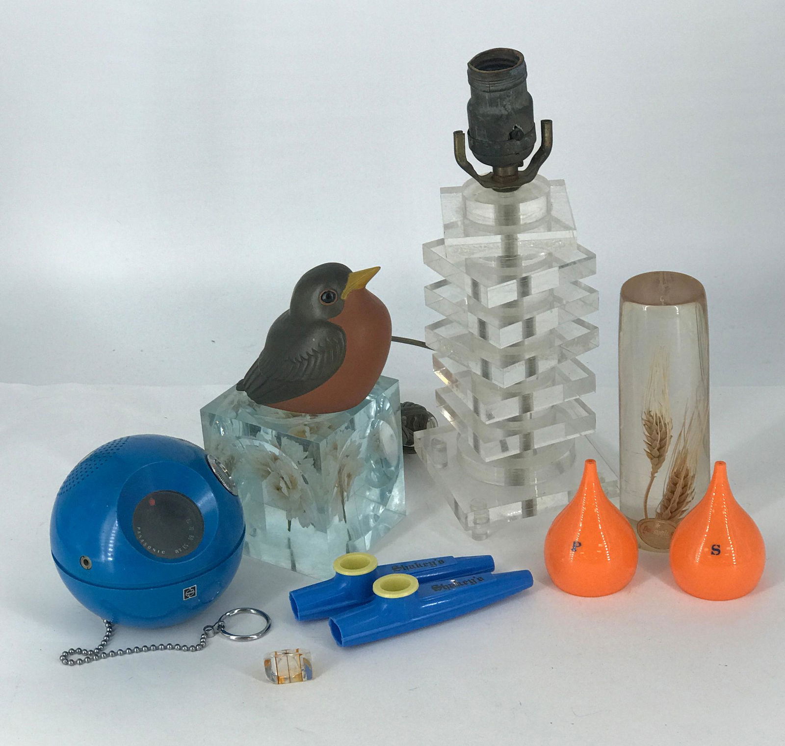 BOX LOT MID-CENTURY ITEMS INCLUDING NICODEMUS EBONLITE (1 of 2)