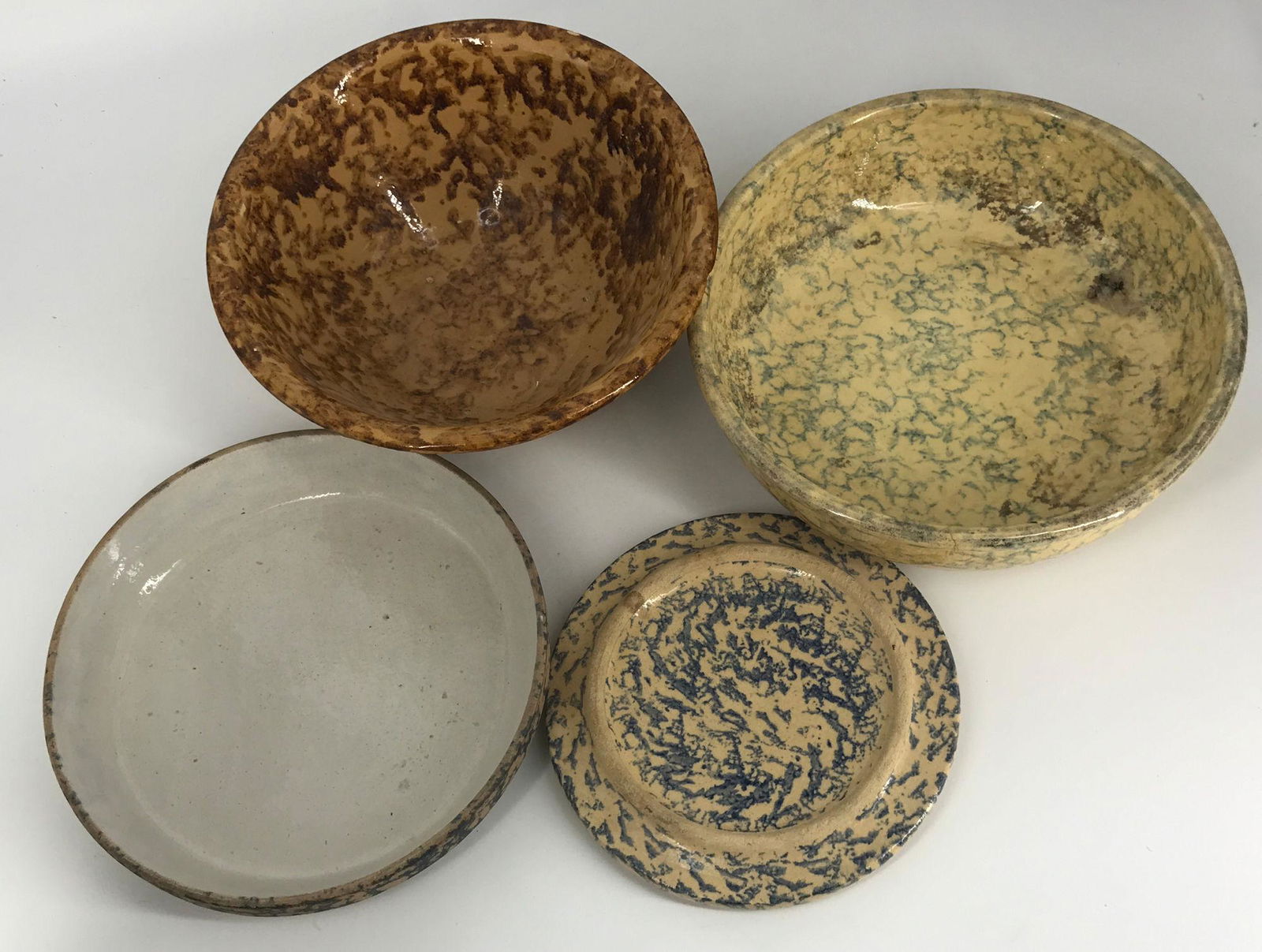 BOX LOT STONEWARE INCLUDING 11" BOWL AND 8Â¼" TRIVET. (1 of 1)