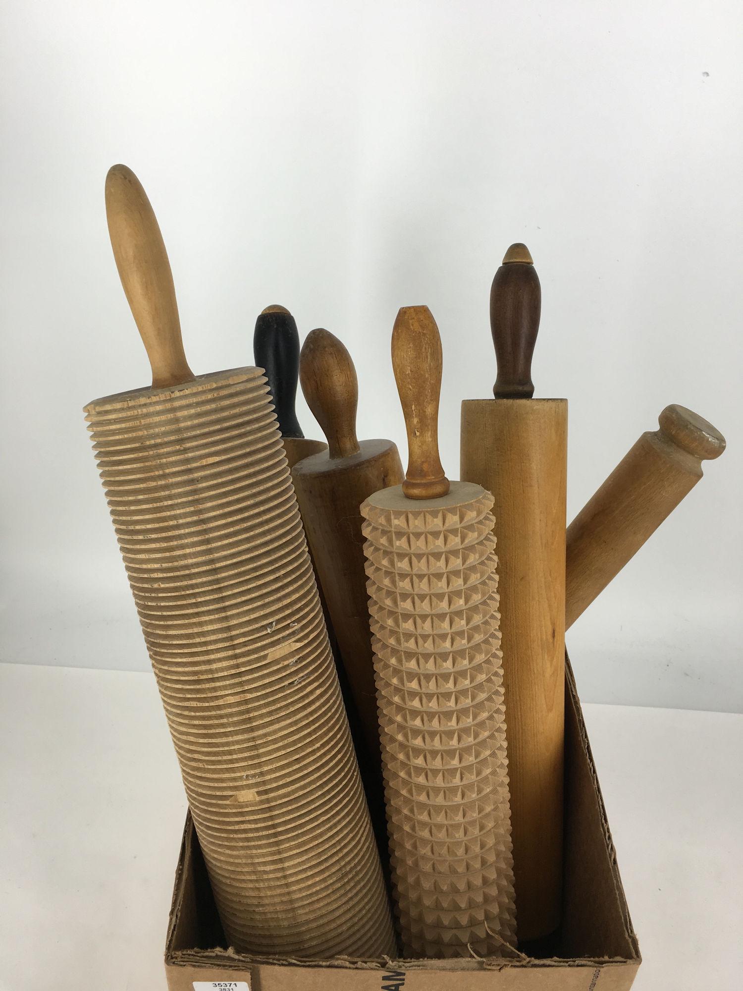 BOX LOT VINTAGE WOODEN ROLLING PINS AND PASTA CUTTERS. (1 of 1)