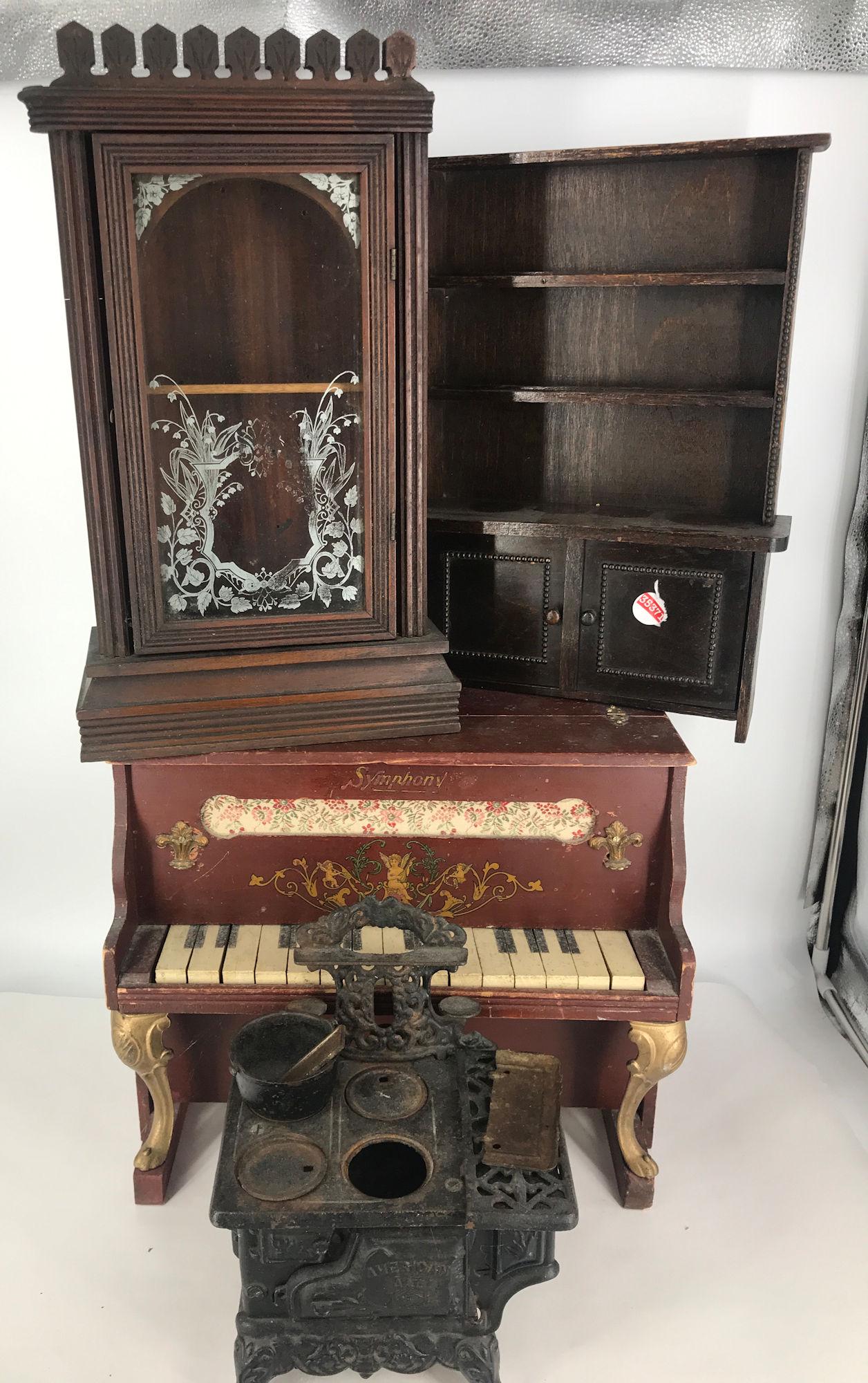 BOX LOT INCLUDING 17" WIDE VINTAGE MINIATURE PIANO, (1 of 3)