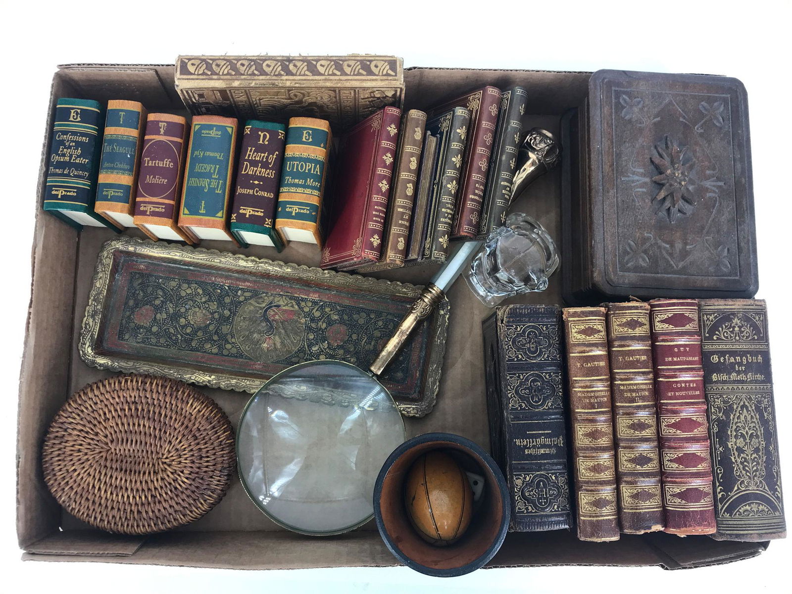 BOX LOT DESK DECOR INCLUDING A VINTAGE WOODEN MUSIC (1 of 1)