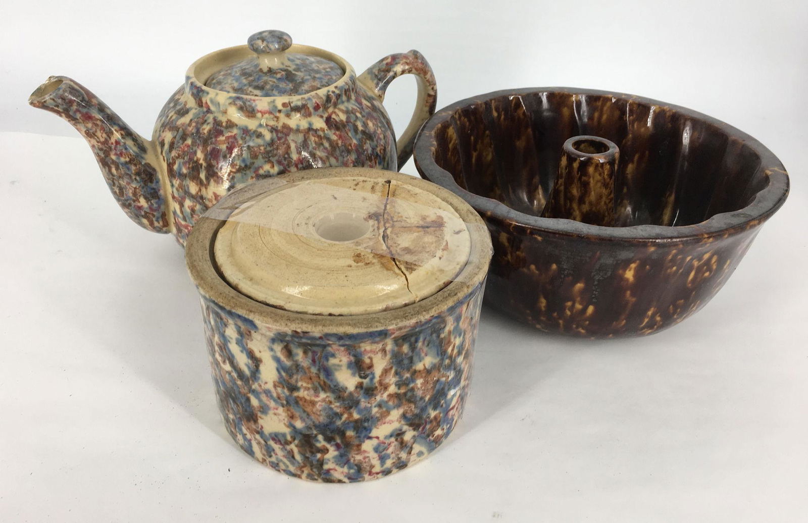 BOX LOT POTTERY INCLUDING 8Â½" BUNDT CAKE, TEA POT AND (1 of 1)