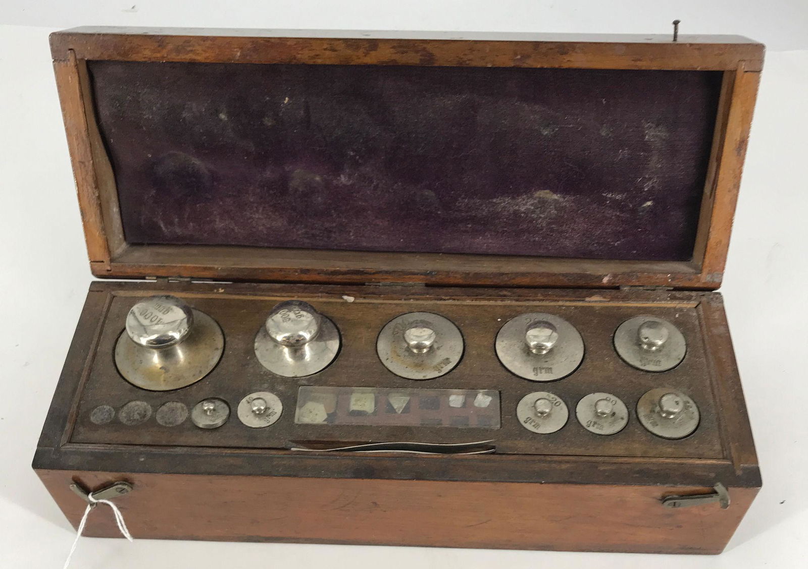 VINTAGE SCALE WEIGHT SET UP TO 1000 GRAMS. (1 of 1)