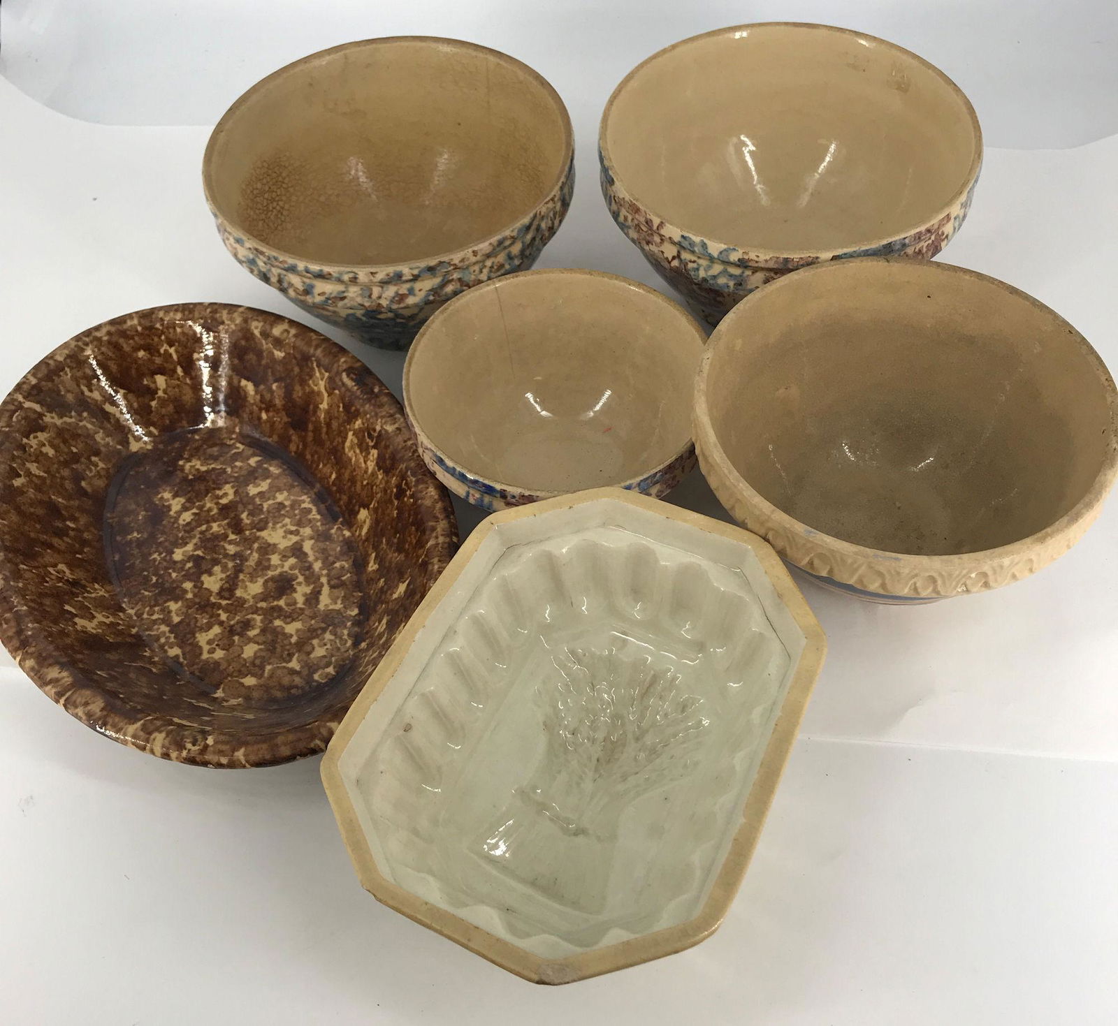BOX LOT OF STONEWARE INCLUDING MIXING BOWLS AND A WHEAT (1 of 1)
