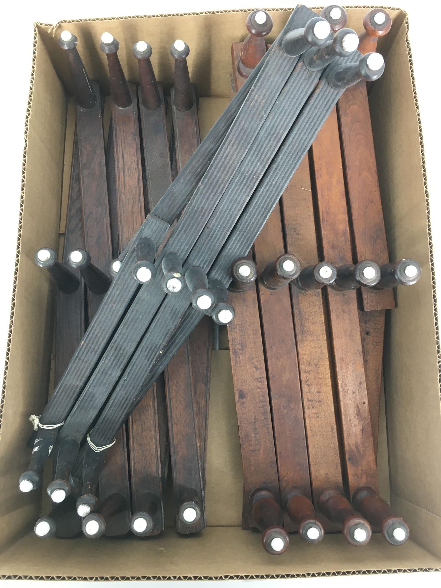 BOX LOT VINTAGE EXPANDABLE DRYING/MUG RACKS. (1 of 1)