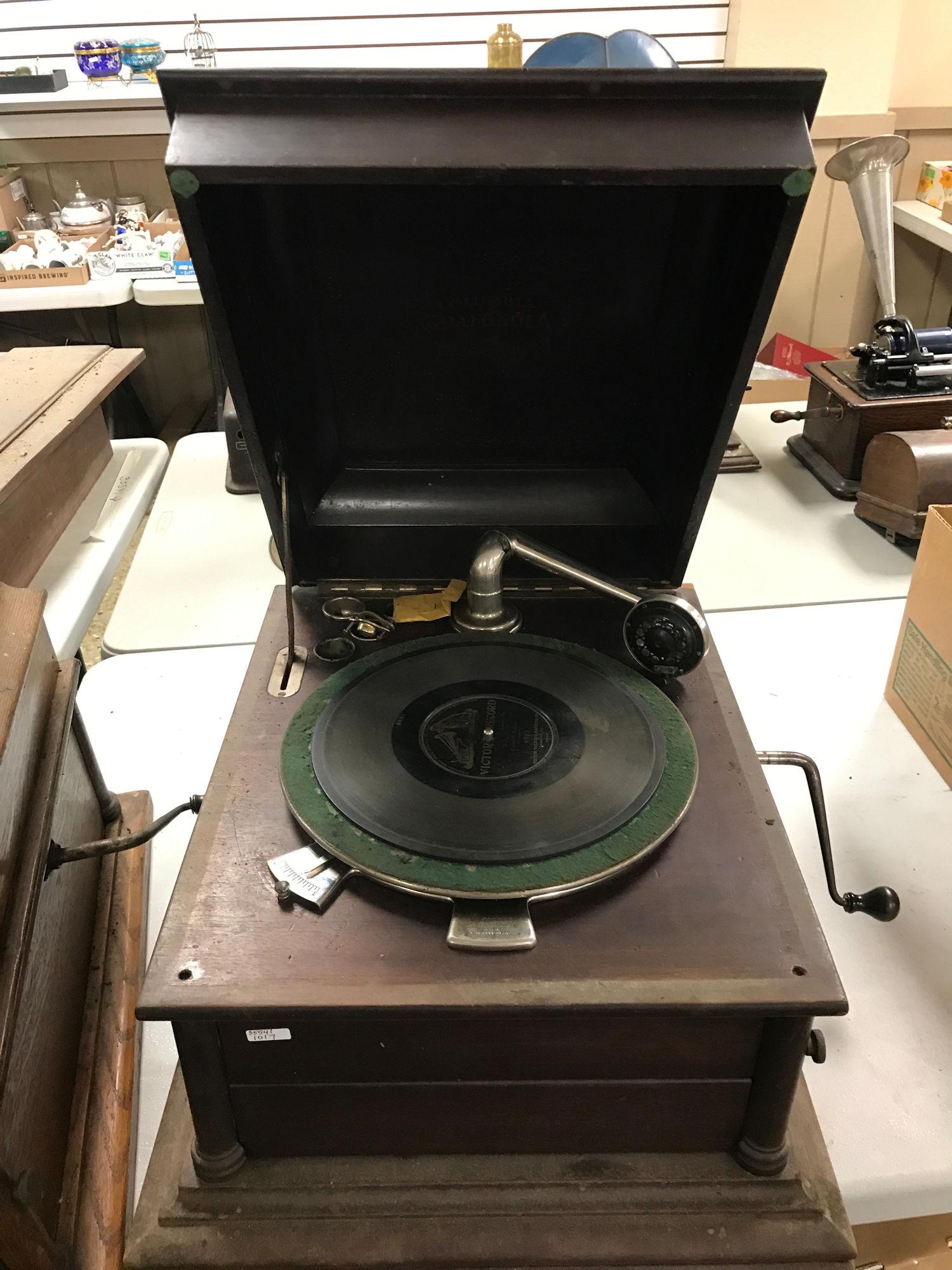 COLUMBIA GRAFONOLA MAHOGANY CASE TABLETOP RECORD (1 of 1)