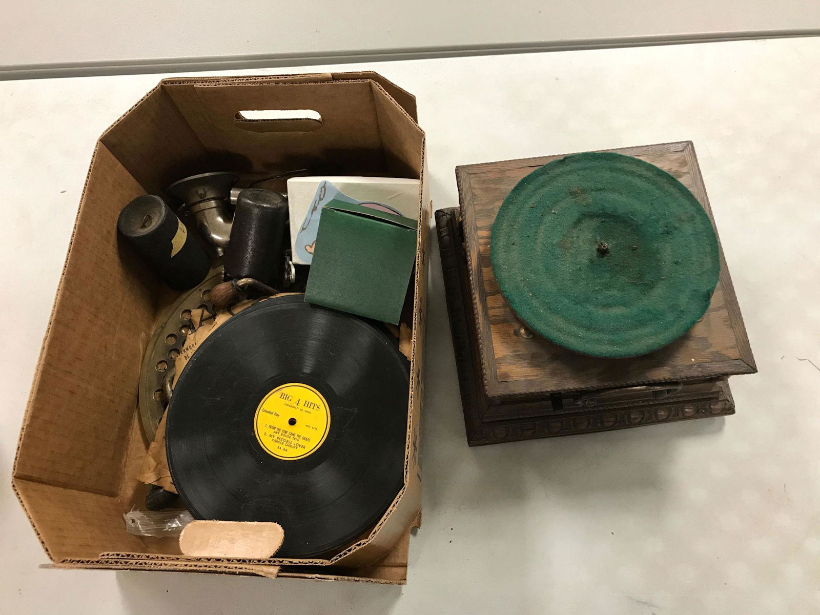 BOX LOT ANTIQUE CLOCK AND RECORD PLAYER PARTS. (1 of 3)