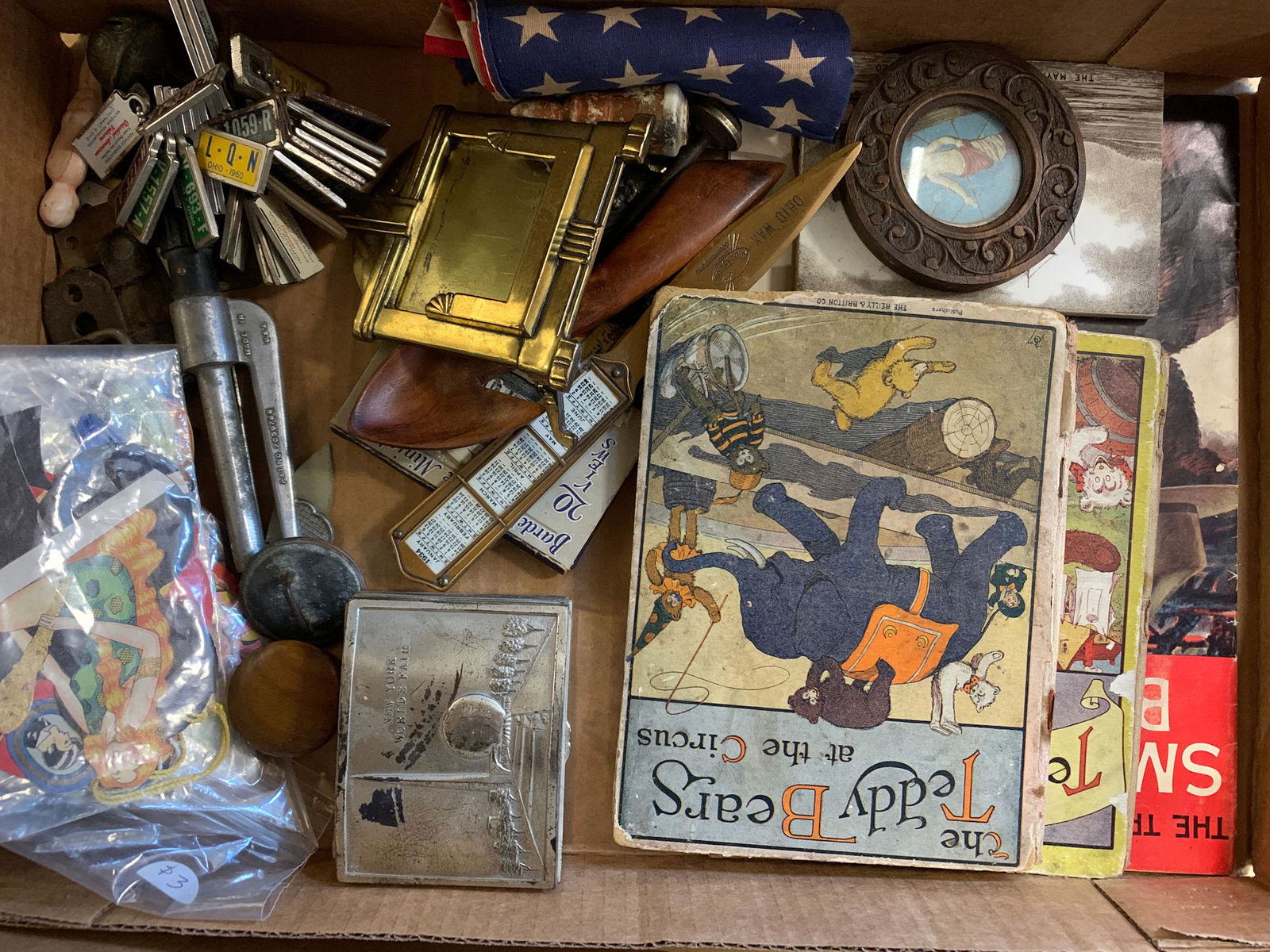 BOX LOT INCLUDING VINTAGE LETTER OPENERS, CAN OPENERS, (1 of 1)