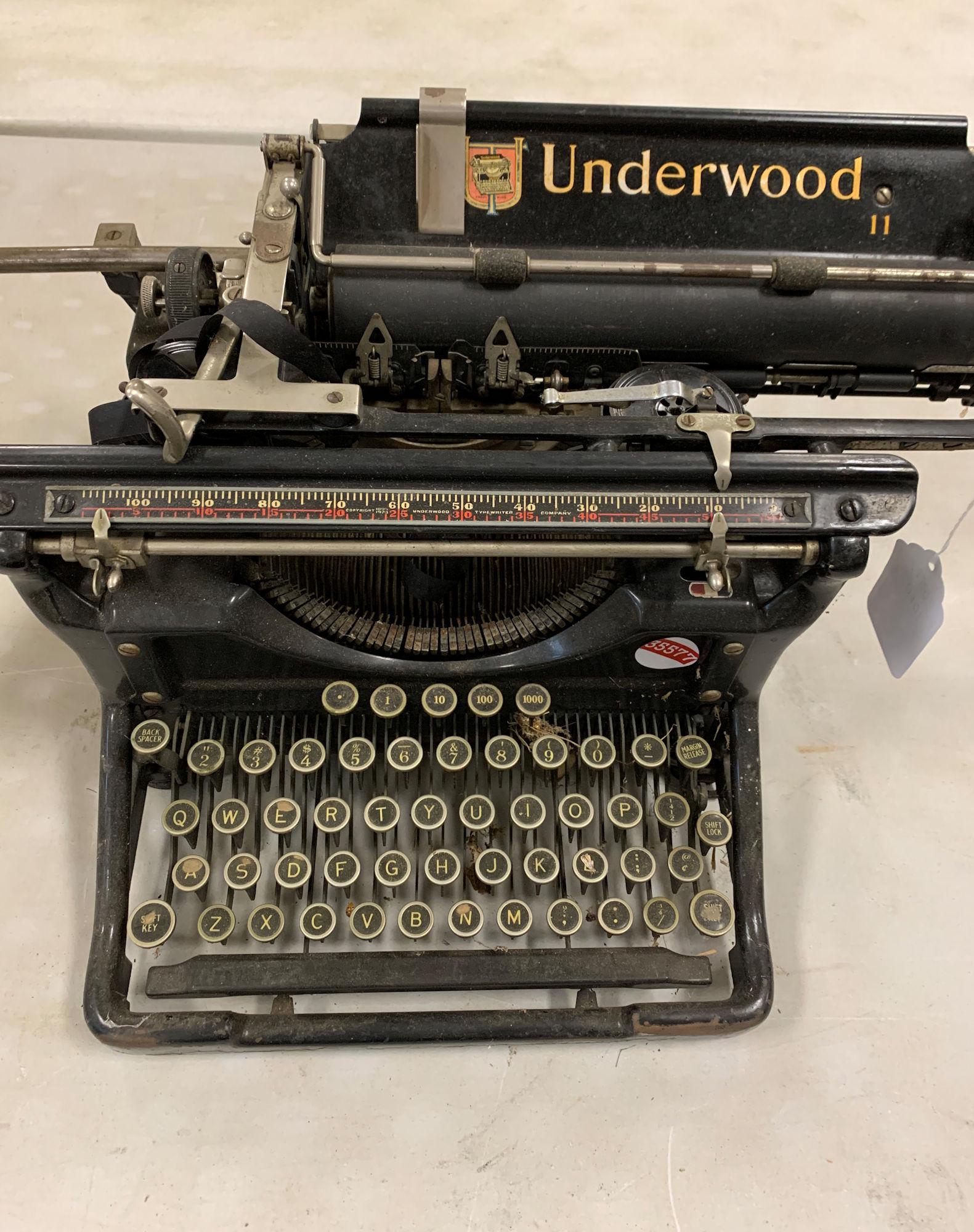ANTIQUE UNDERWOOD TYPEWRITER WITH CELLULOID COVERED (1 of 6)