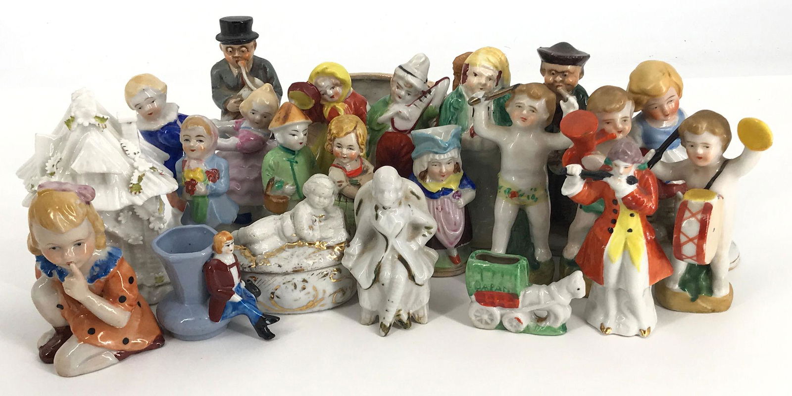 BOX LOT SMALL FIGURINES INCLUDING A VASE, PITCHER, AND (1 of 1)