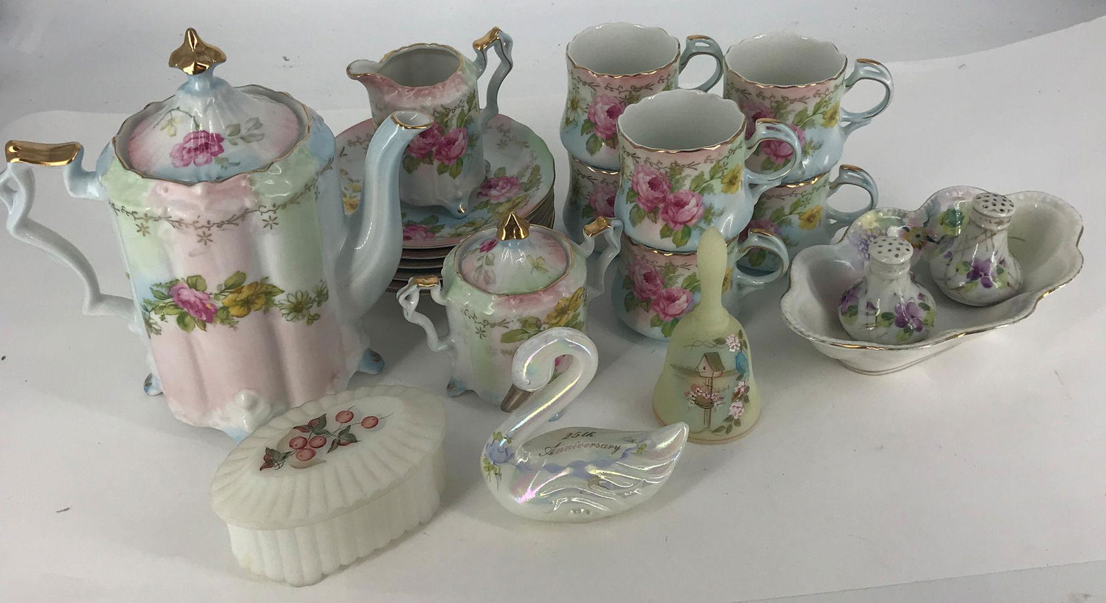 BOX LOT INCLUDING R.S. PINK, GREEN AND BLUE CHOCOLATE (1 of 2)