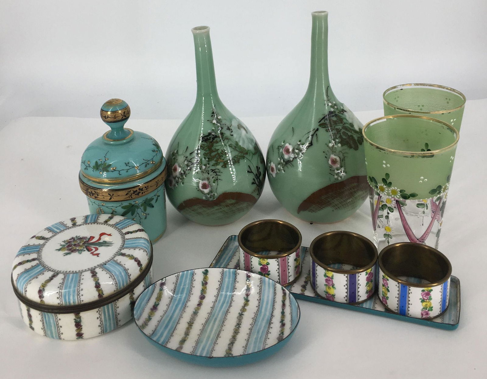 BOX LOT INCLUDING TWO 7Â½" VASES, ENAMEL TRINKET TRAYS, (1 of 1)