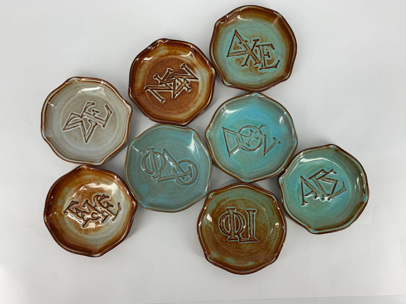 BOX LOT 8 VINTAGE NICODEMUS POTTERY ASHTRAYS.: BOX LOT 8 VINTAGE NICODEMUS POTTERY ASHTRAYS.