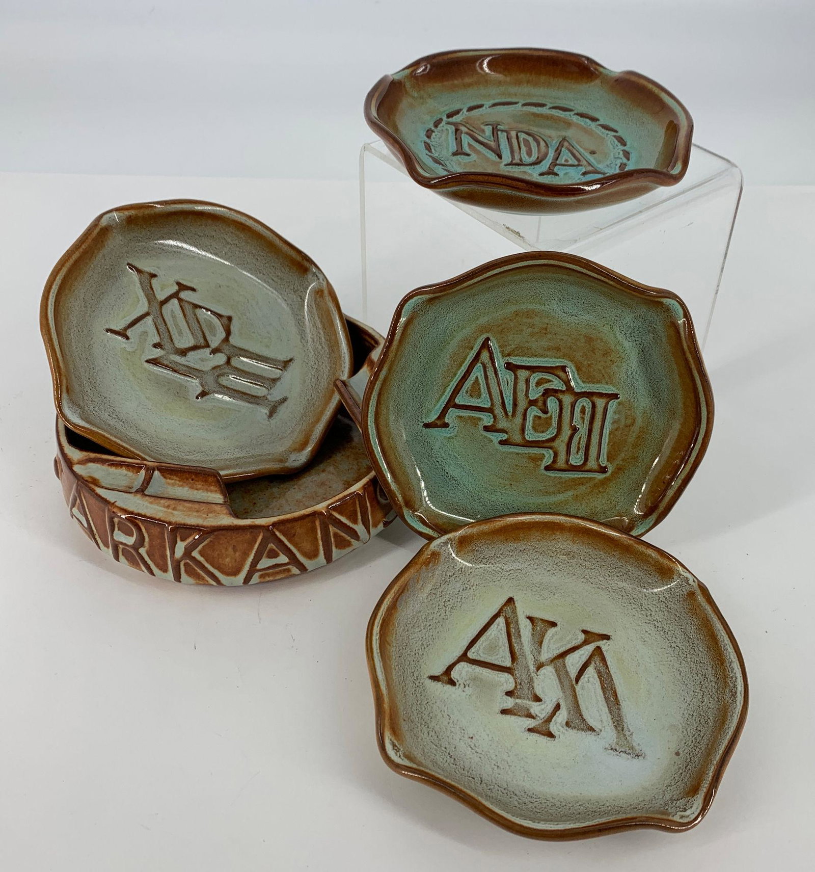 BOX LOT VINTAGE NICODEMUS POTTERY ASHTRAYS, ONE 5": BOX LOT VINTAGE NICODEMUS POTTERY ASHTRAYS, ONE 5" MARKED "ARKANSAS".