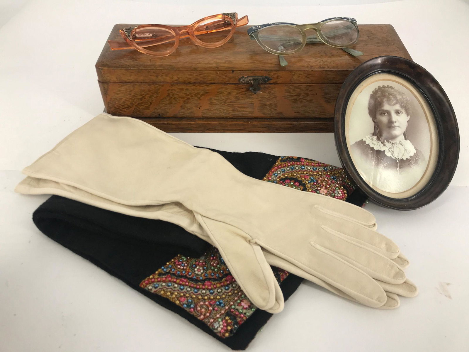 BOX LOT VINTAGE LADIES DECOR INCLUDING LEATHER GLOVES,: BOX LOT VINTAGE LADIES DECOR INCLUDING LEATHER GLOVES, 1950'S STYLE GLASSES, AND A 13" LONG WOODEN KEEPSAKE BOX.