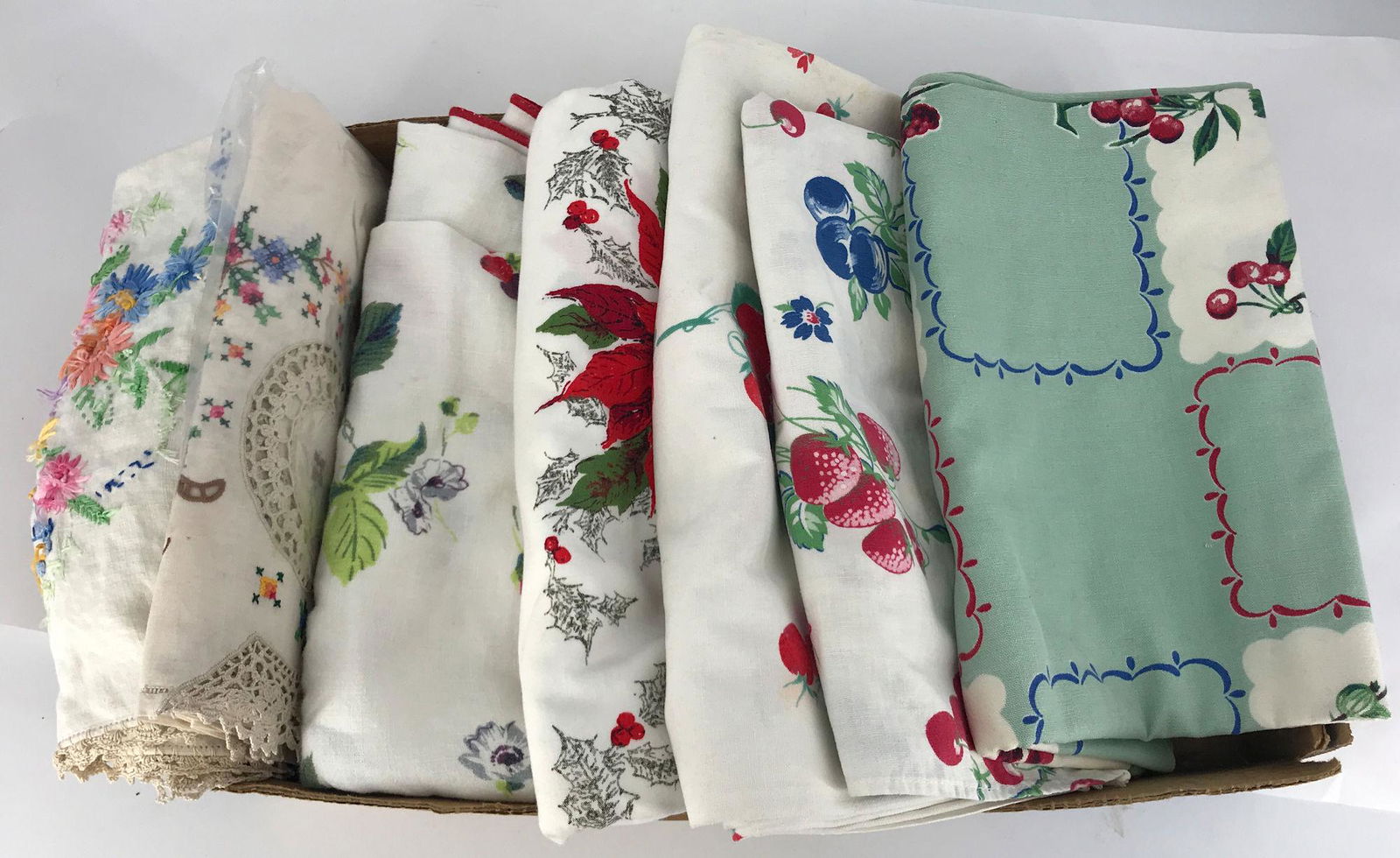 BOX LOT 7 VINTAGE TABLE CLOTHES VARIOUS SIZES (SOME (1 of 2)