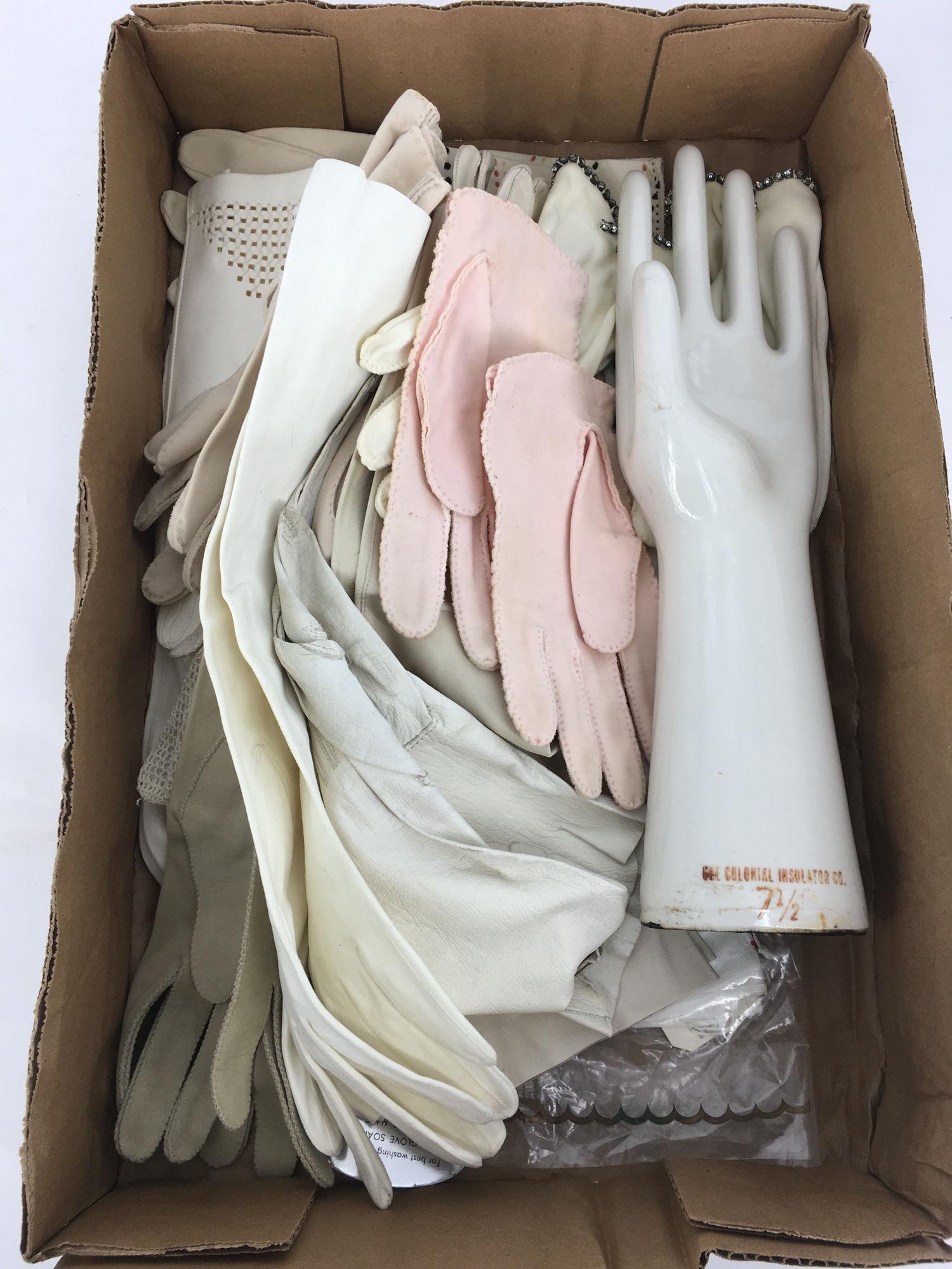 BOX LOT INCLUDING WOMENS GLOVES MADE OF A VARIETY OF (1 of 1)