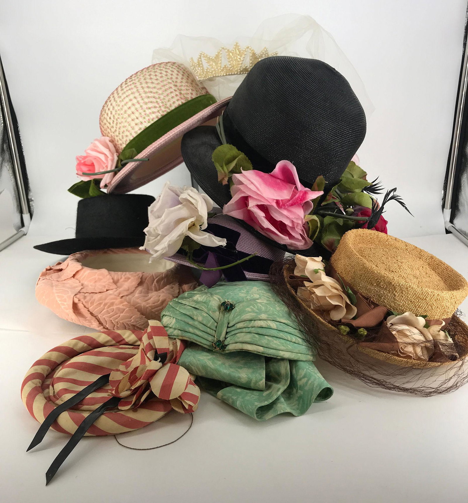 9 VINTAGE LADIES HATS INCLUDING FROM COLE OF COLUMBUS,: 9 VINTAGE LADIES HATS INCLUDING FROM COLE OF COLUMBUS, HENRY MARGU, AND AN ANITA ANDRA.