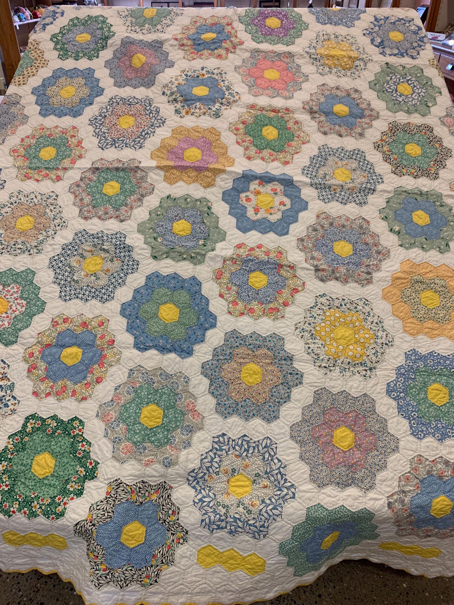 97" X 80" WHITE AND YELLOW QUILT WITH SUNFLOWER (1 of 2)