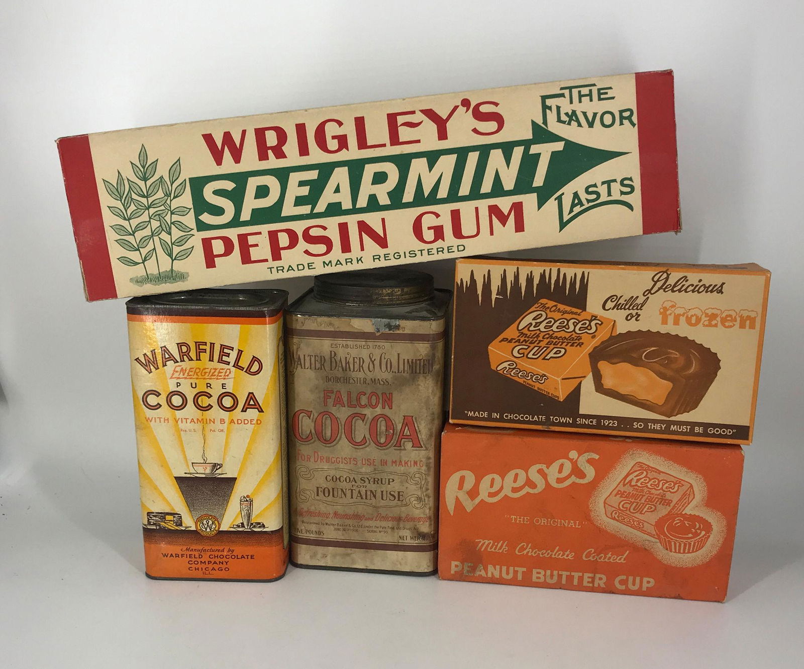 BOX LOT VINTAGE FOOD CONTAINERS INCLUDING REESE'S, (1 of 1)