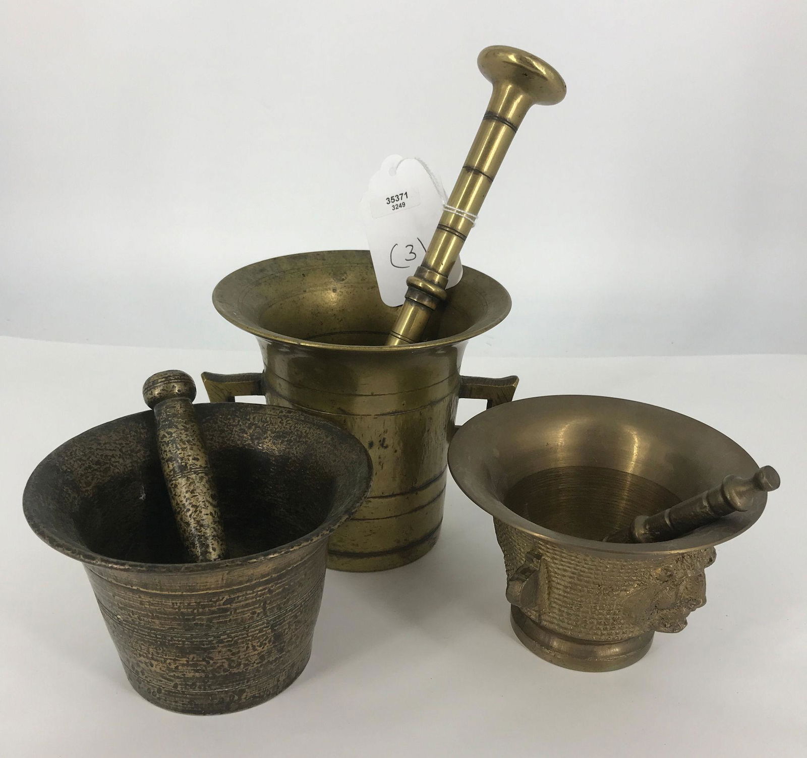 BOX LOT THREE CAST METAL MORTAR AND PESTLES (3"-4Â¾" (1 of 2)
