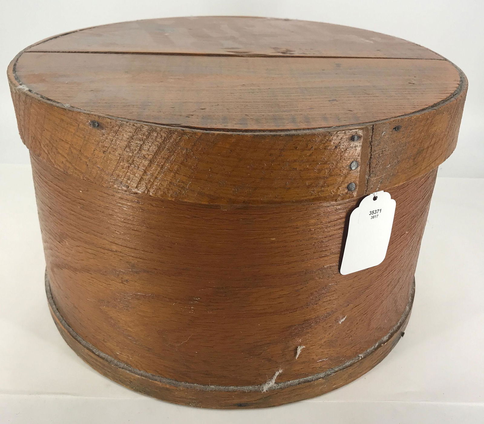 15Â½" VINTAGE WOODEN COVERED CHEESE BOX. (1 of 2)